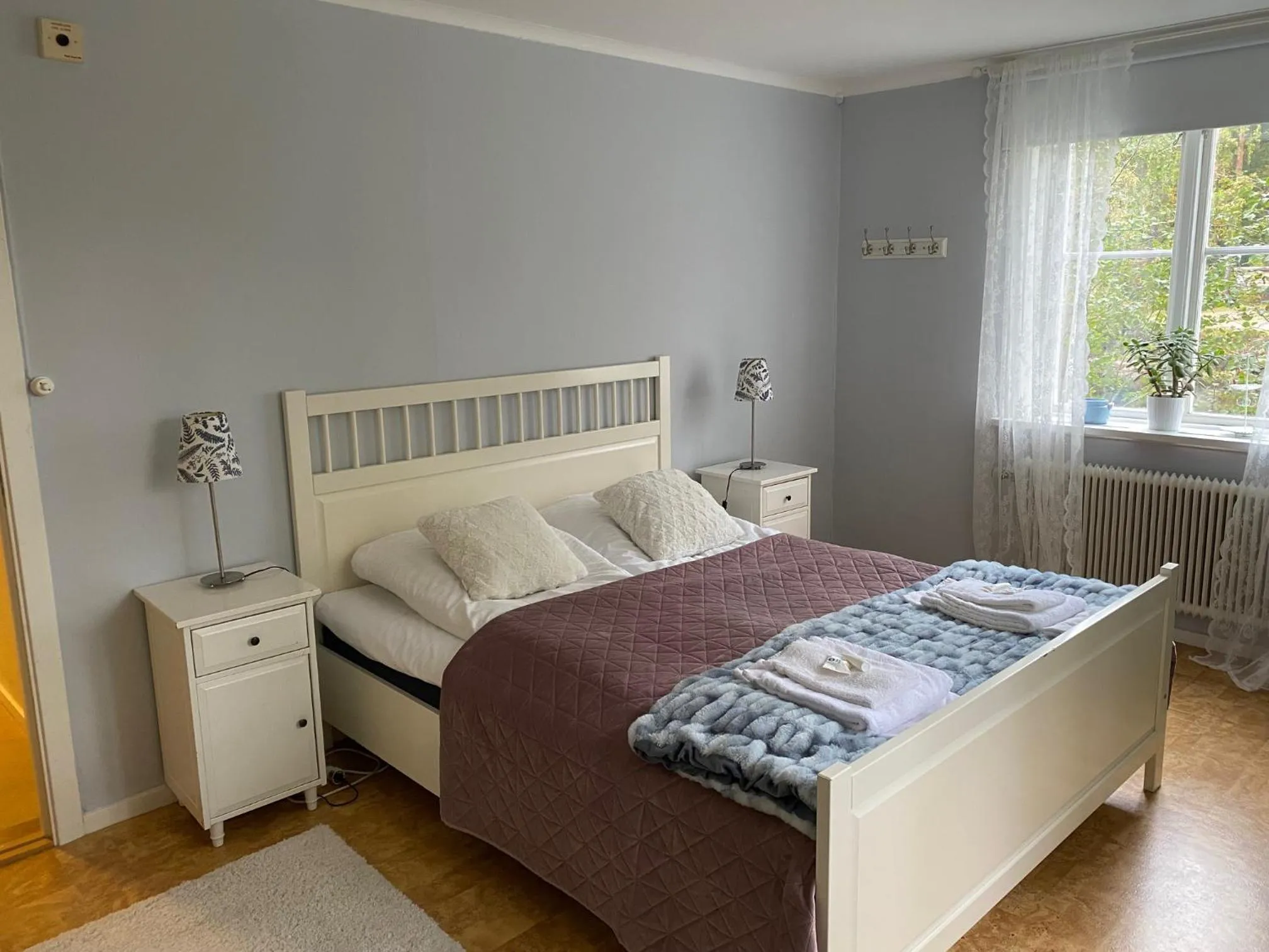 Property building, Bed in Snöå Bruk Hotell och konferens