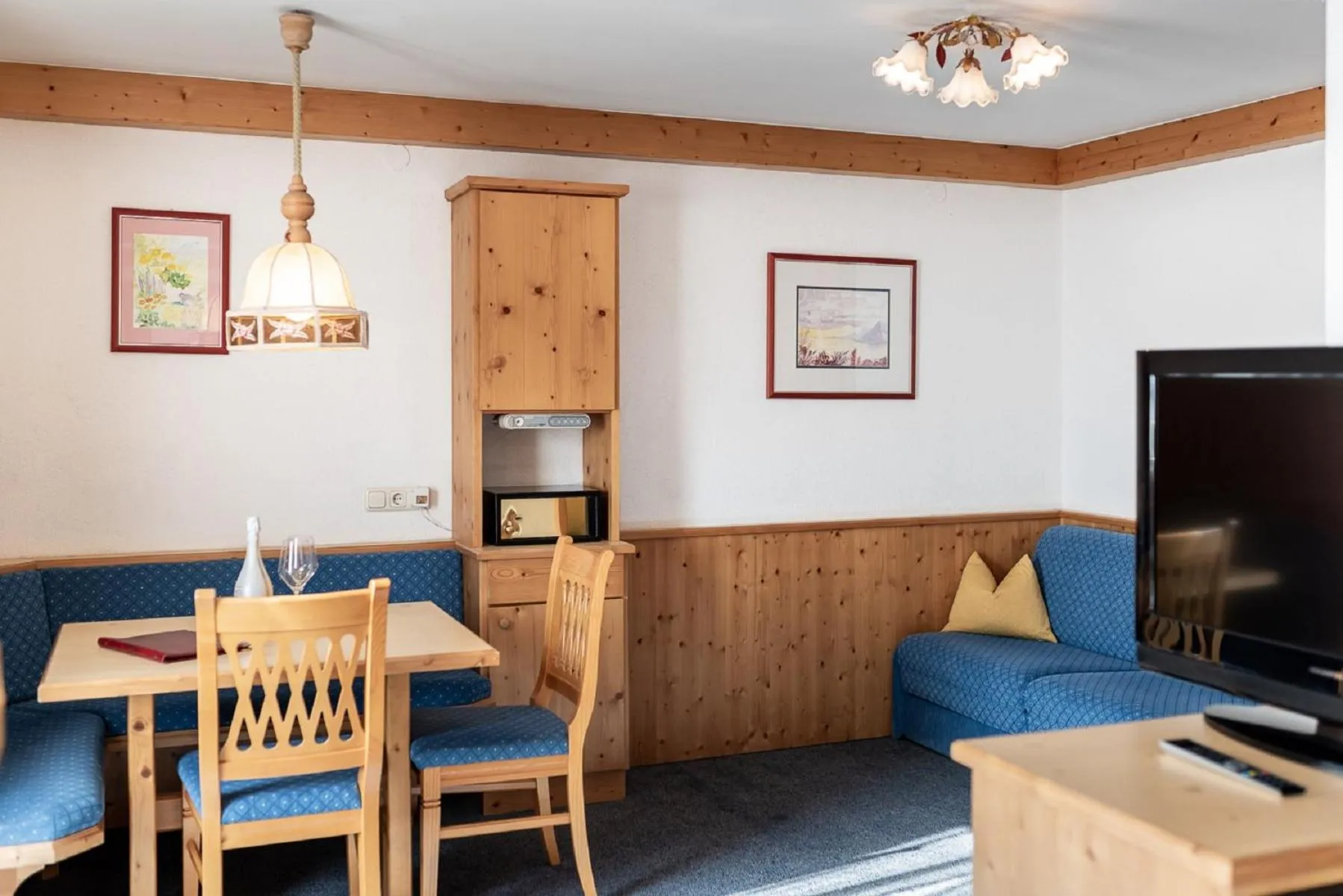 Seating area in Hotel Alpenrose