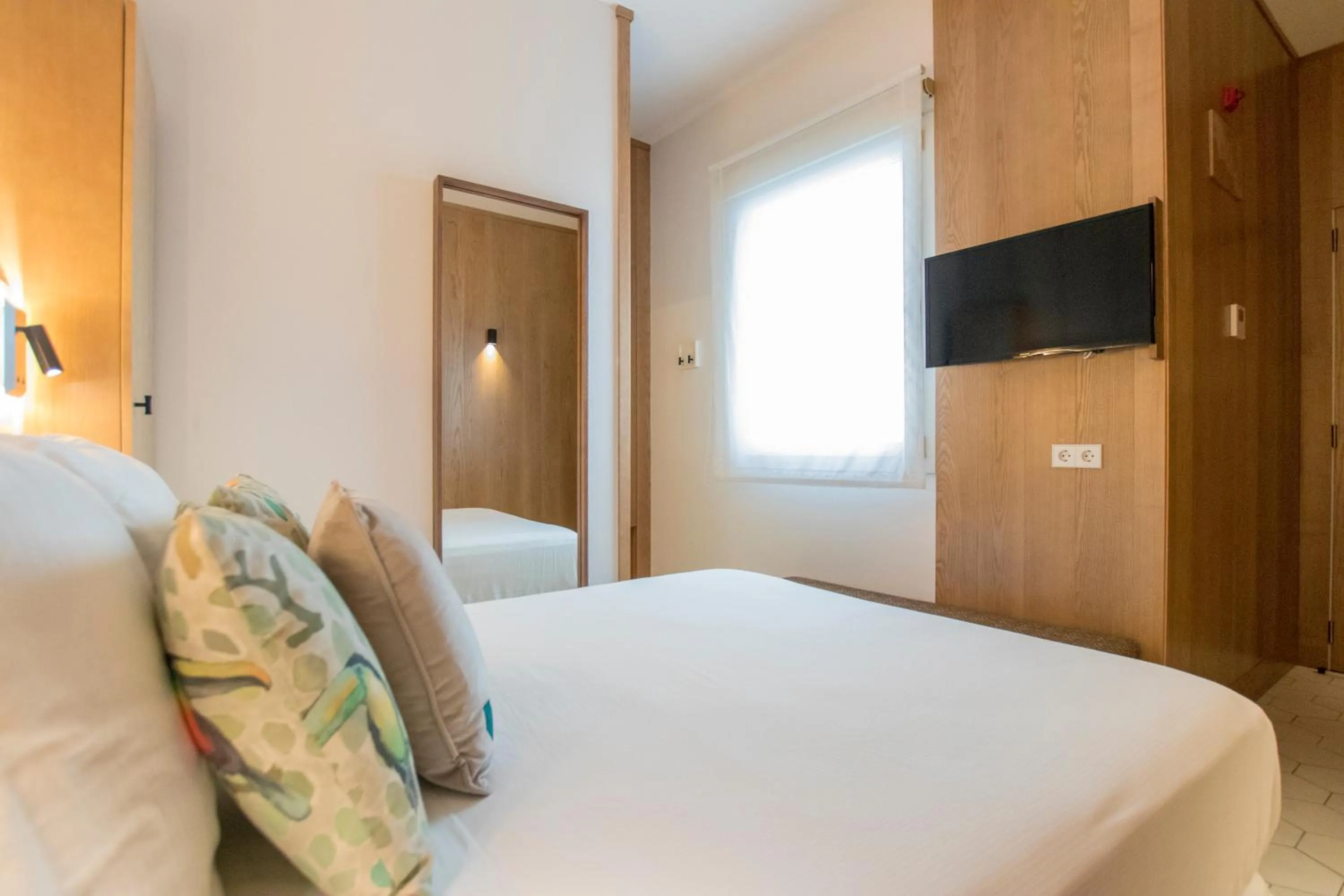 Photo of the whole room, Bed in Boutique Hotel Sant Roc & Spa