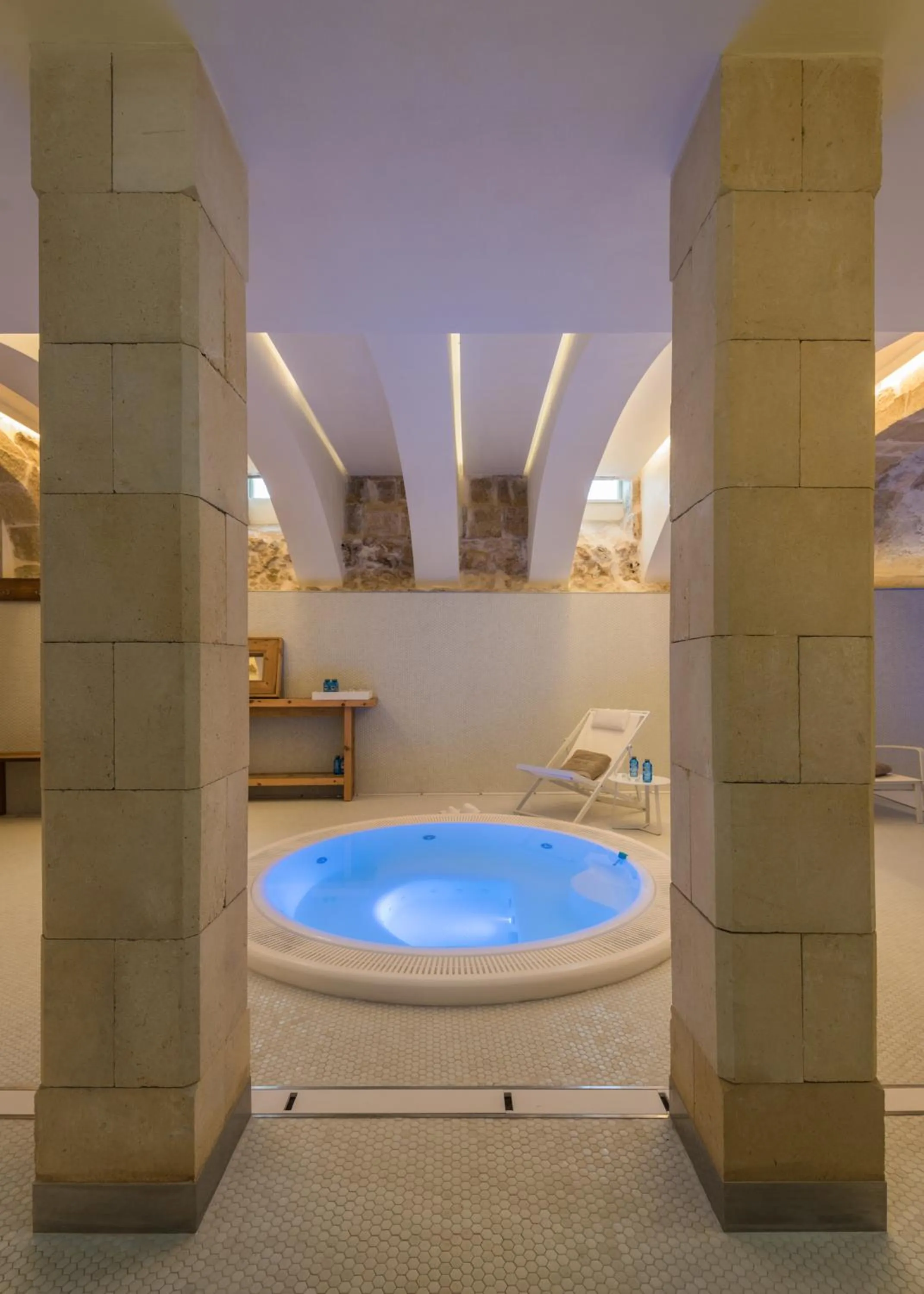 Hot Tub in Boutique Hotel Sant Roc & Spa