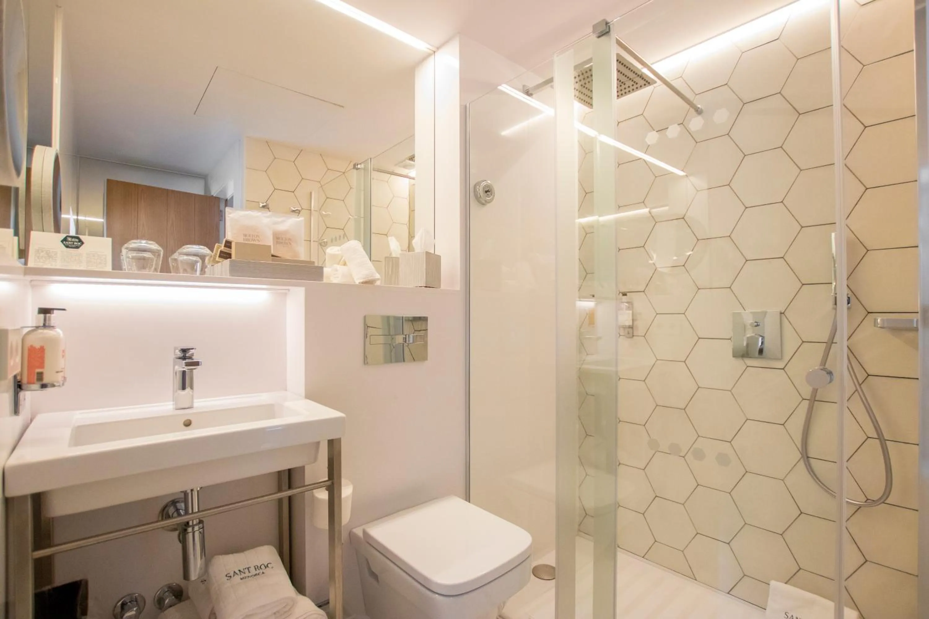 Shower in Boutique Hotel Sant Roc & Spa