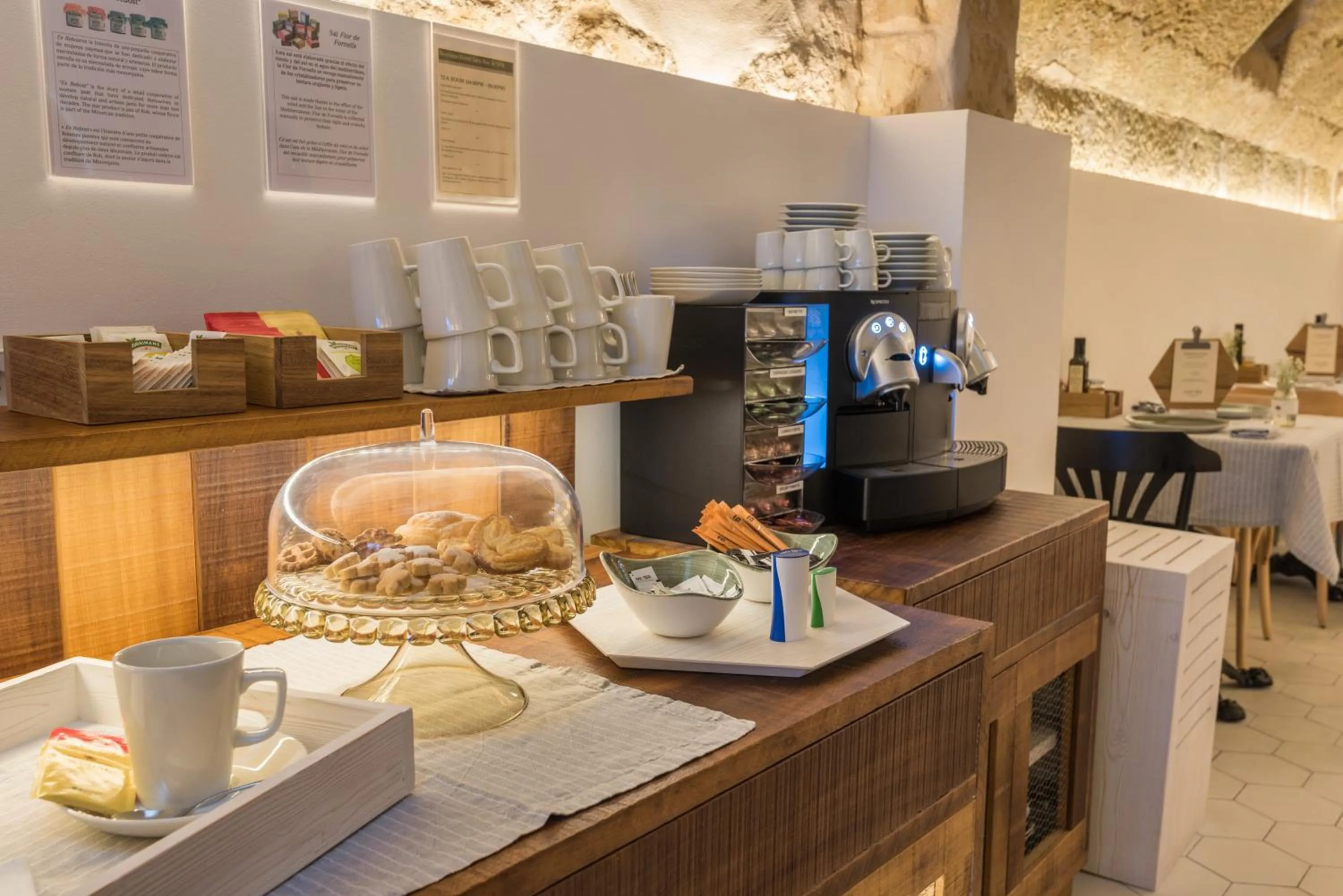 Buffet breakfast in Boutique Hotel Sant Roc & Spa