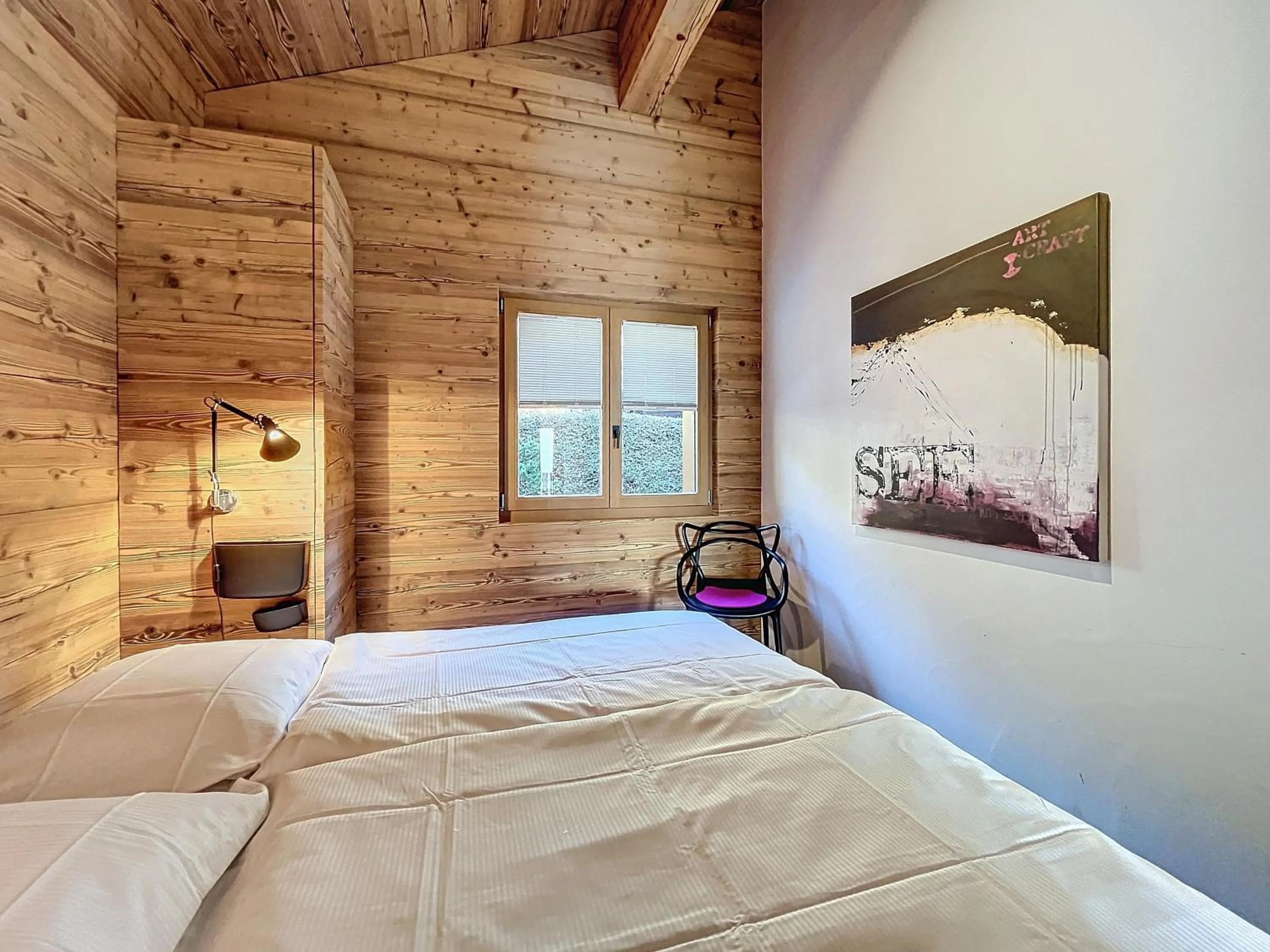 Bedroom, Bed in Crescendo 208