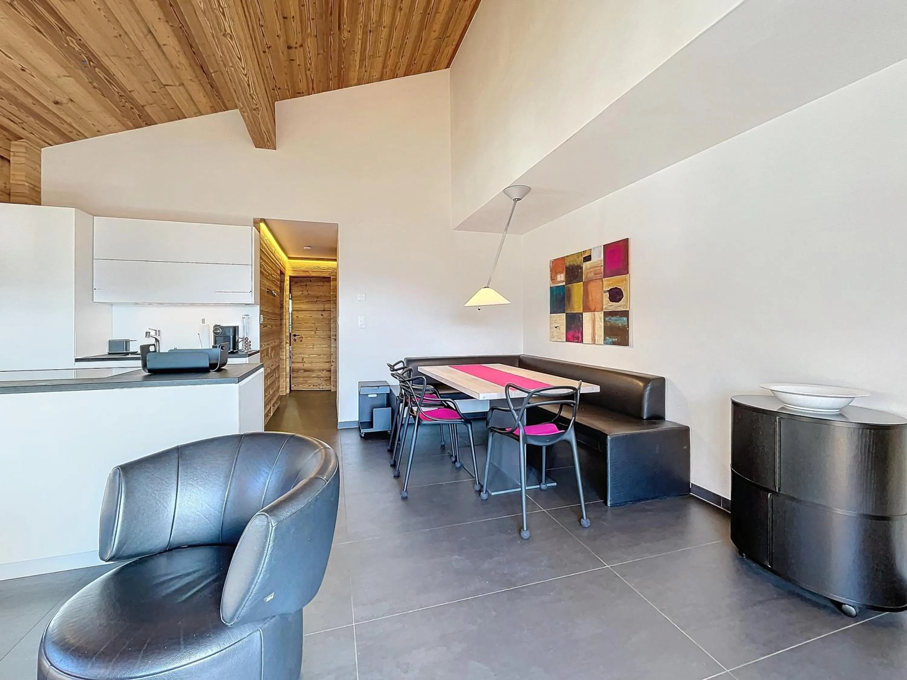 Seating area in Crescendo 208