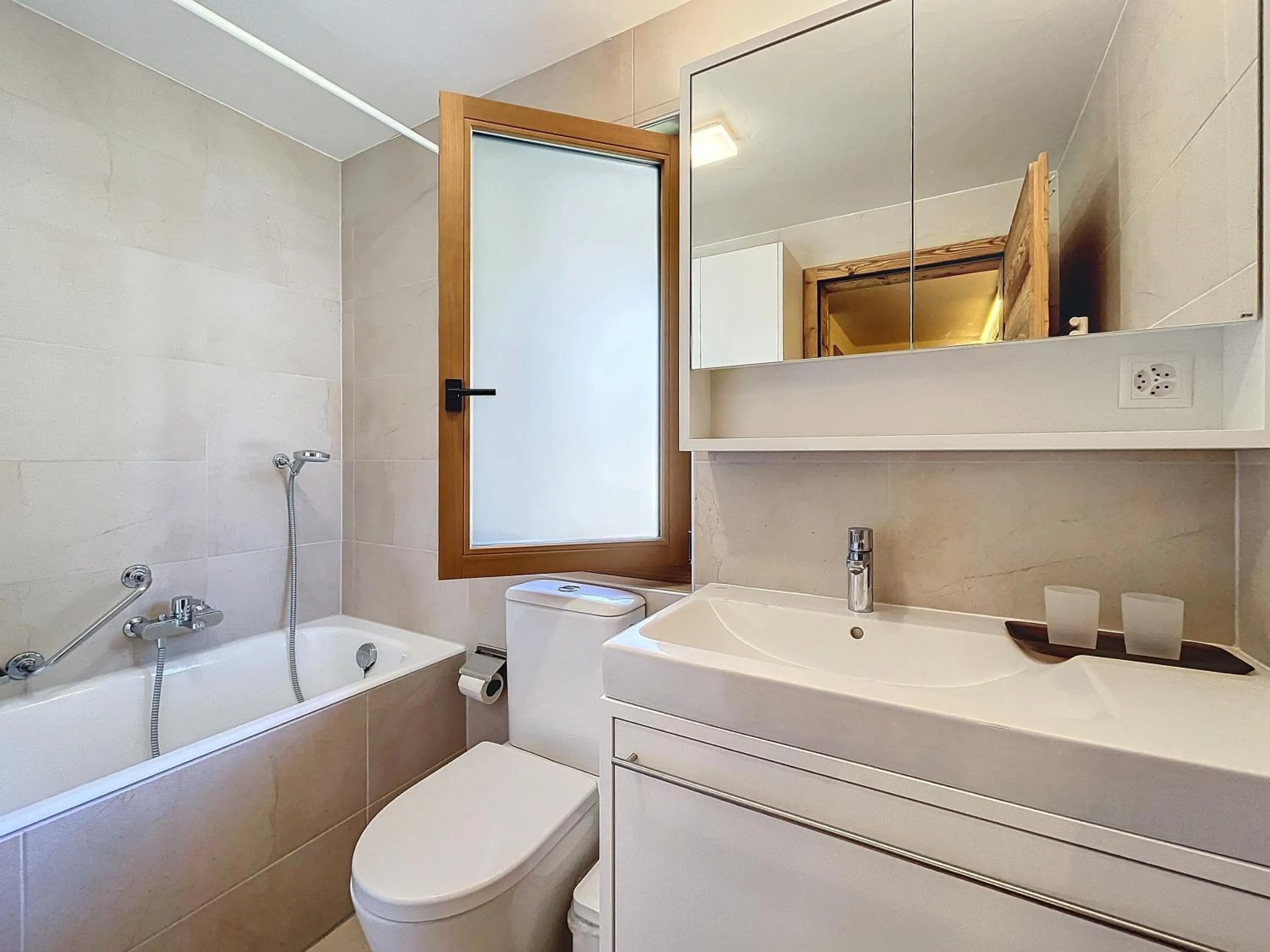 Bathroom in Crescendo 208