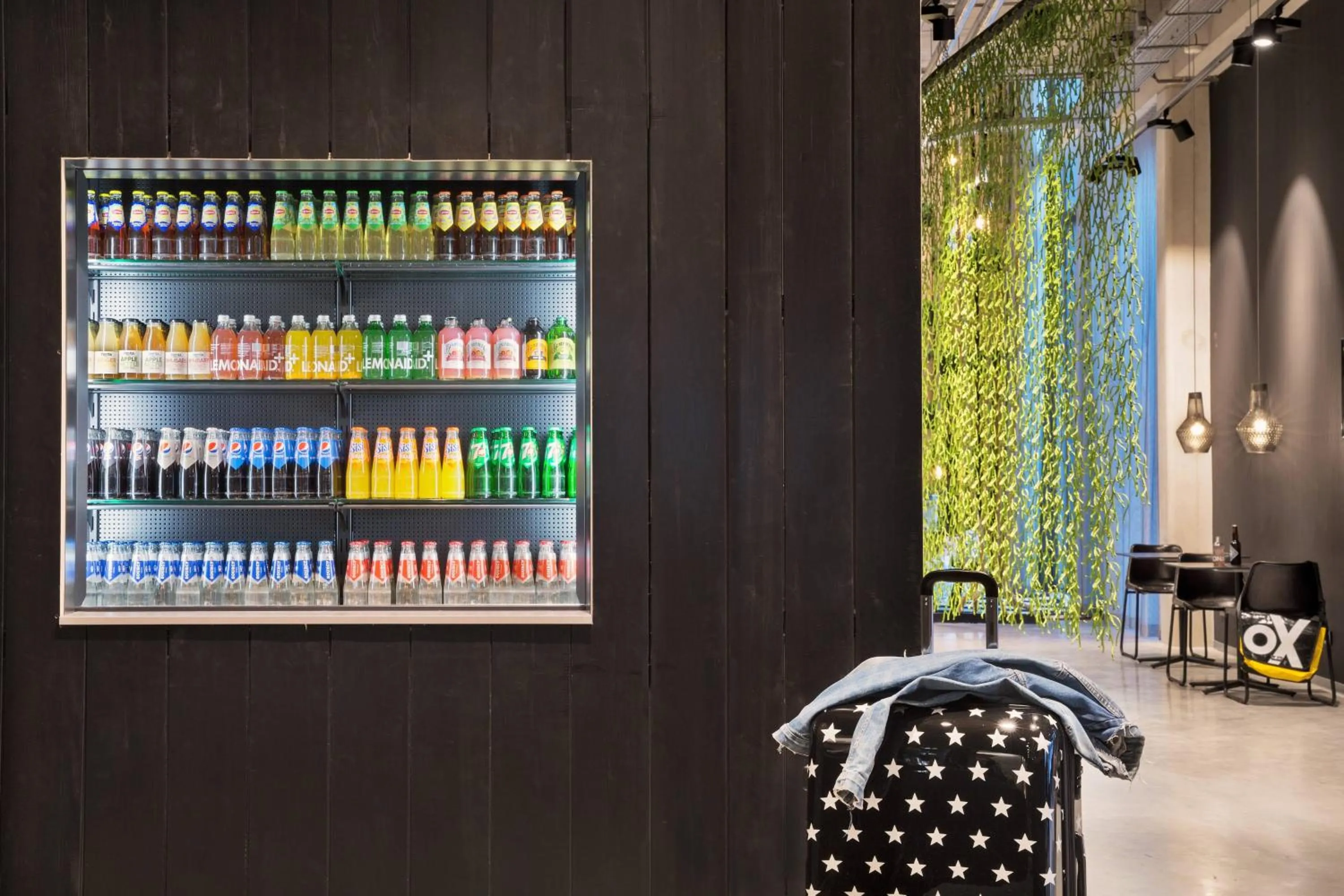 Restaurant/places to eat in Moxy Amsterdam Houthavens