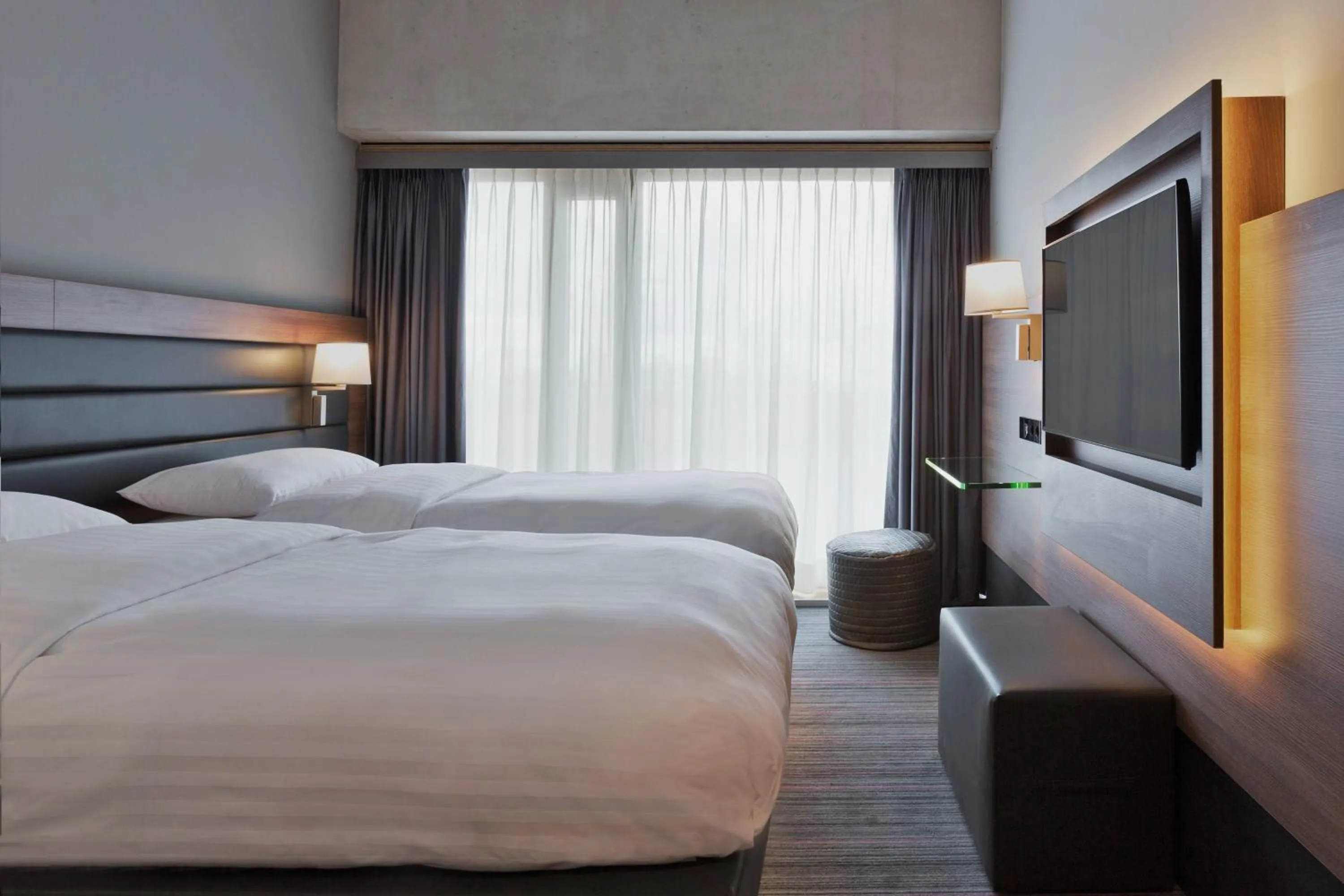 Photo of the whole room, Bed in Moxy Amsterdam Houthavens