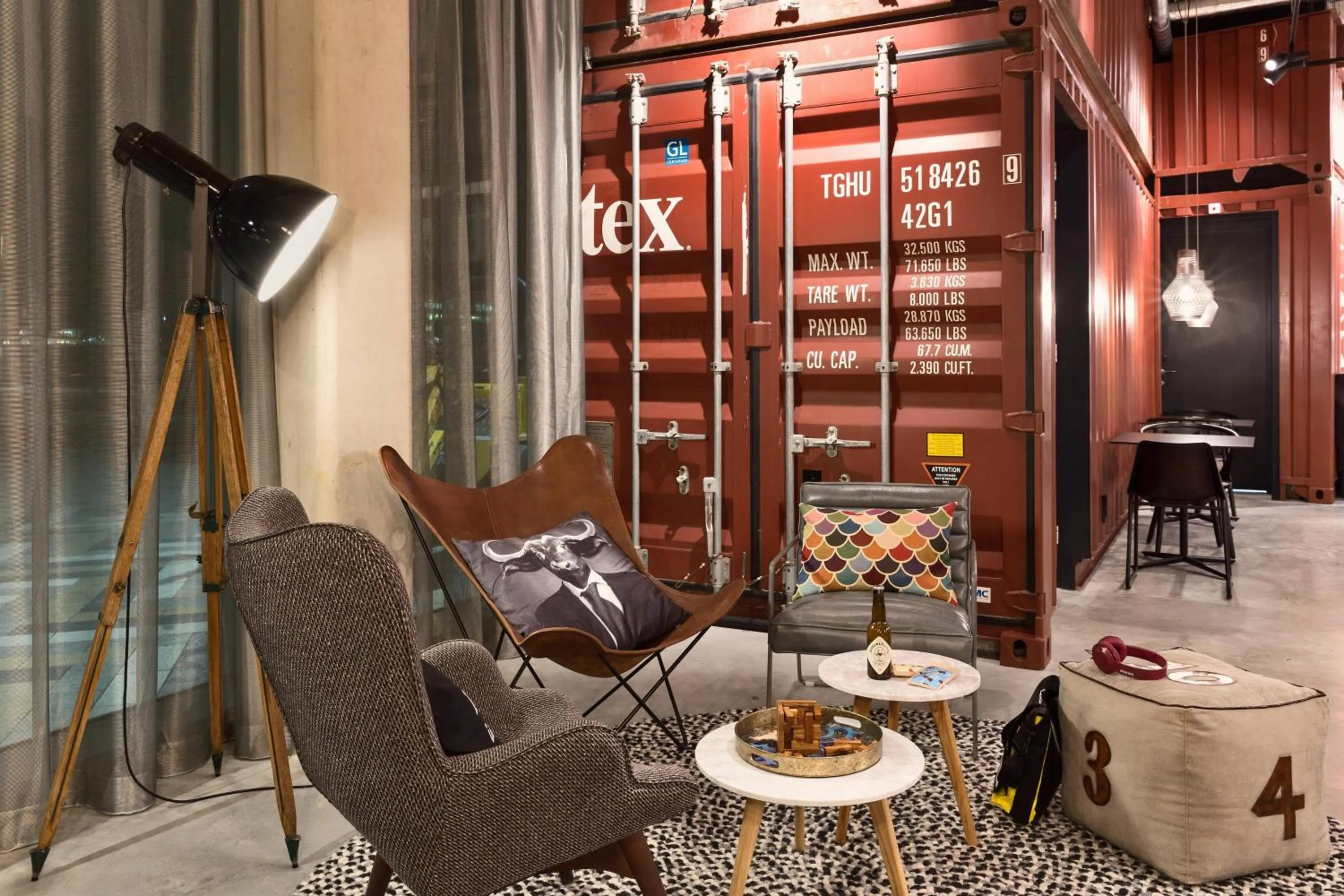 Lounge or bar in Moxy Amsterdam Houthavens