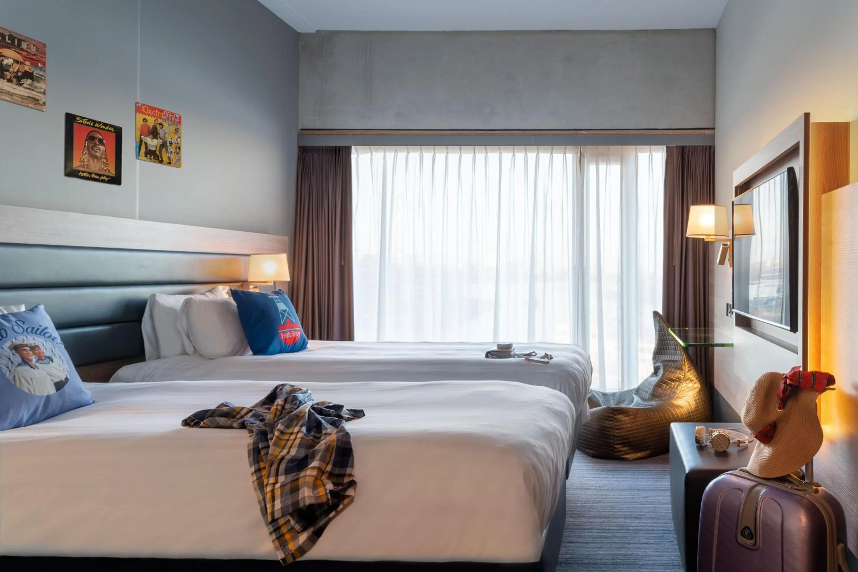 Photo of the whole room, Bed in Moxy Amsterdam Houthavens