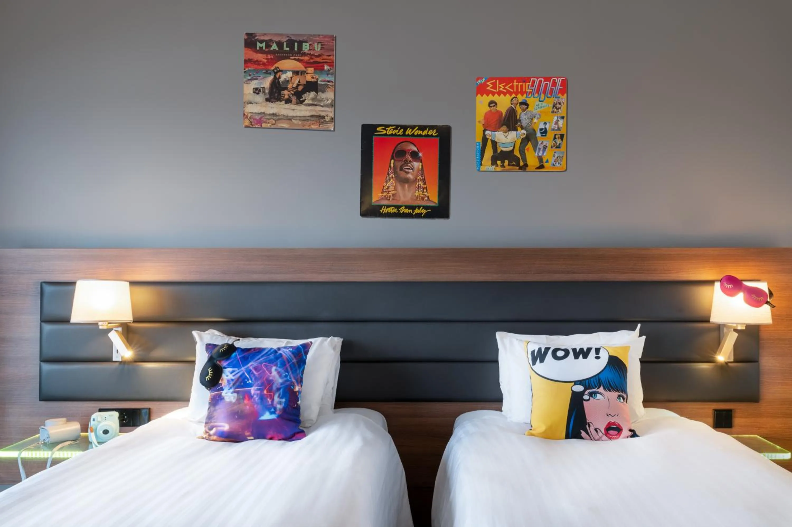 Bedroom, Bed in Moxy Amsterdam Houthavens