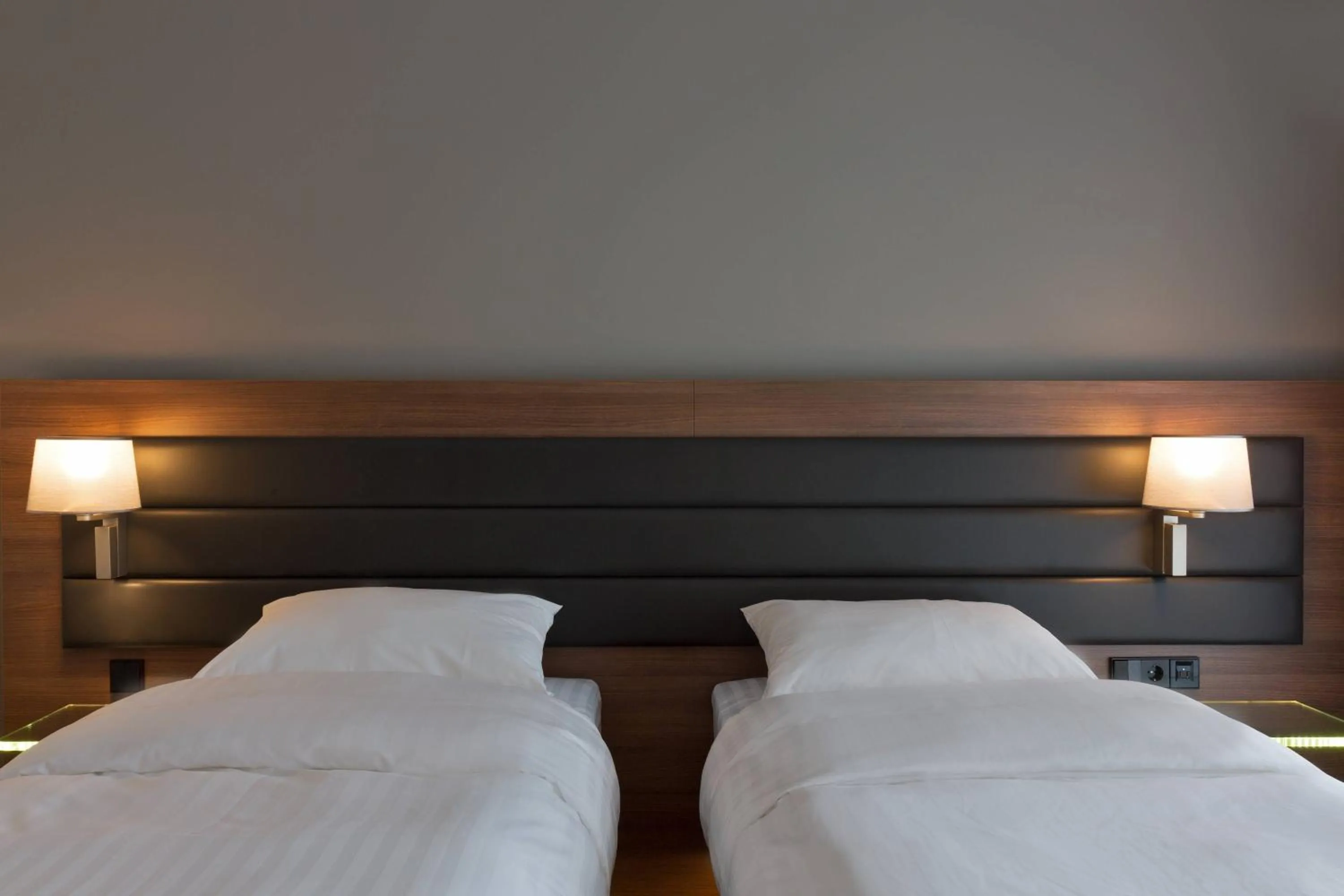 Photo of the whole room, Bed in Moxy Amsterdam Houthavens