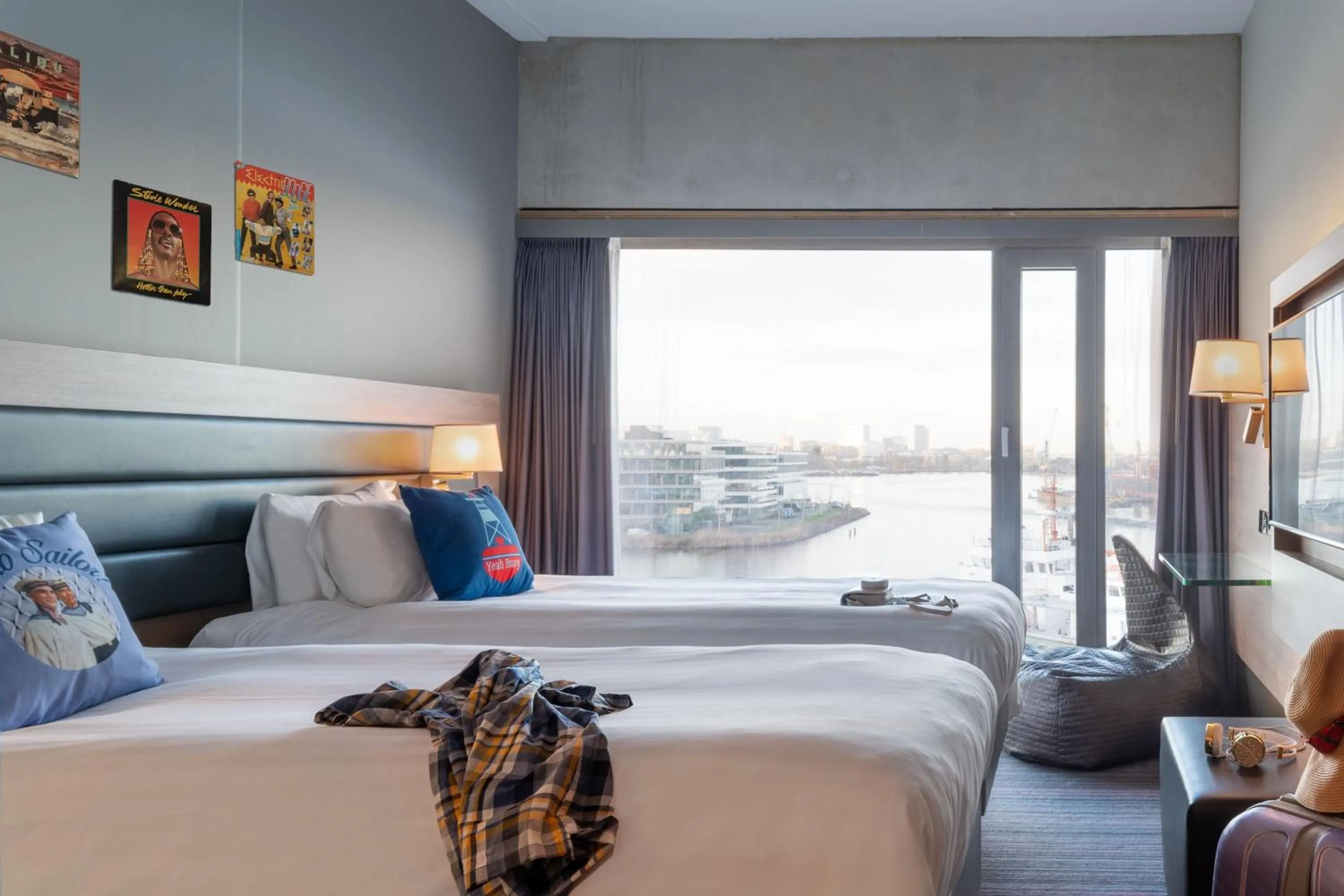 Photo of the whole room, Bed in Moxy Amsterdam Houthavens