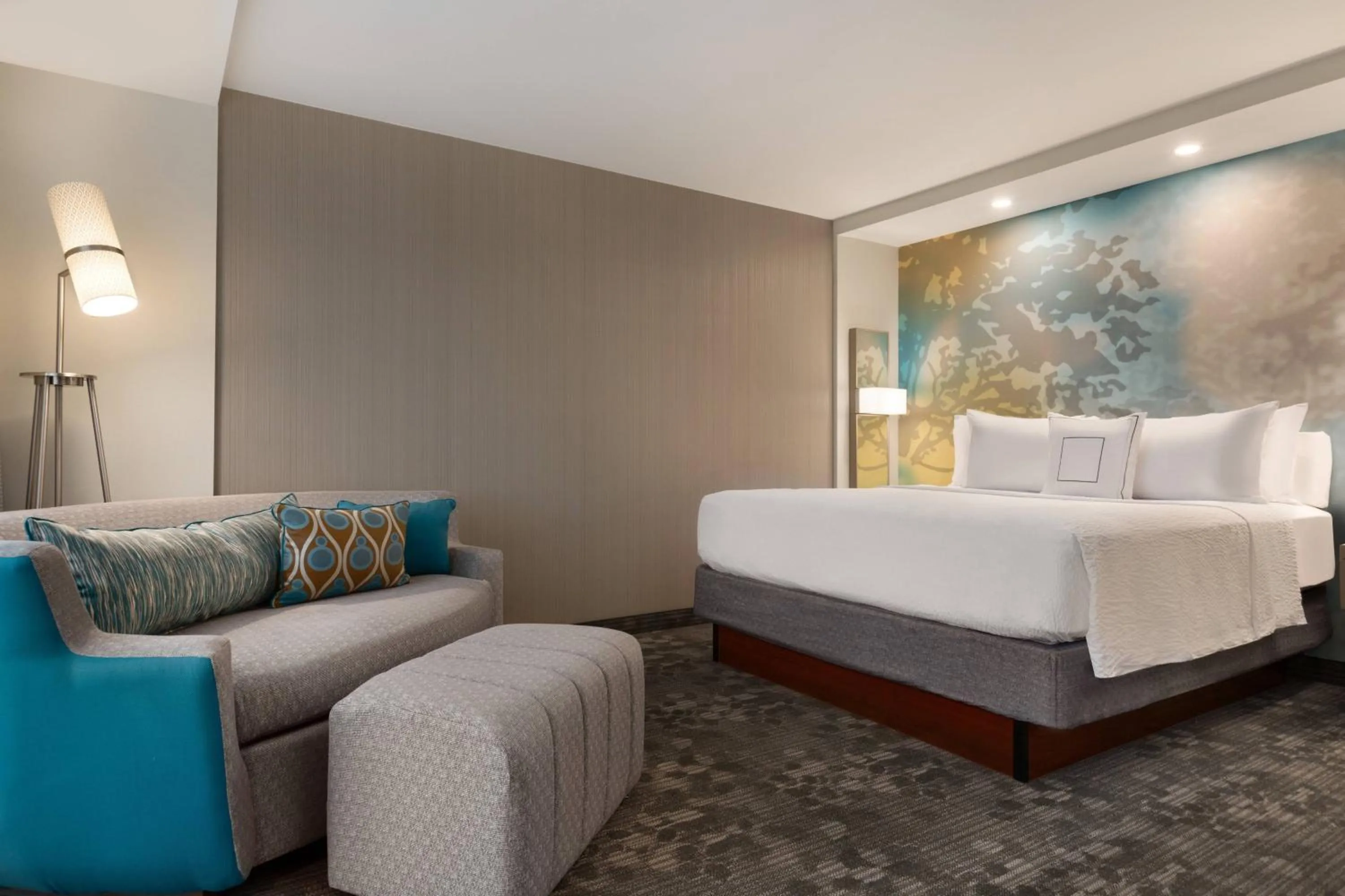 Photo of the whole room, Bed in Courtyard by Marriott St Paul Woodbury