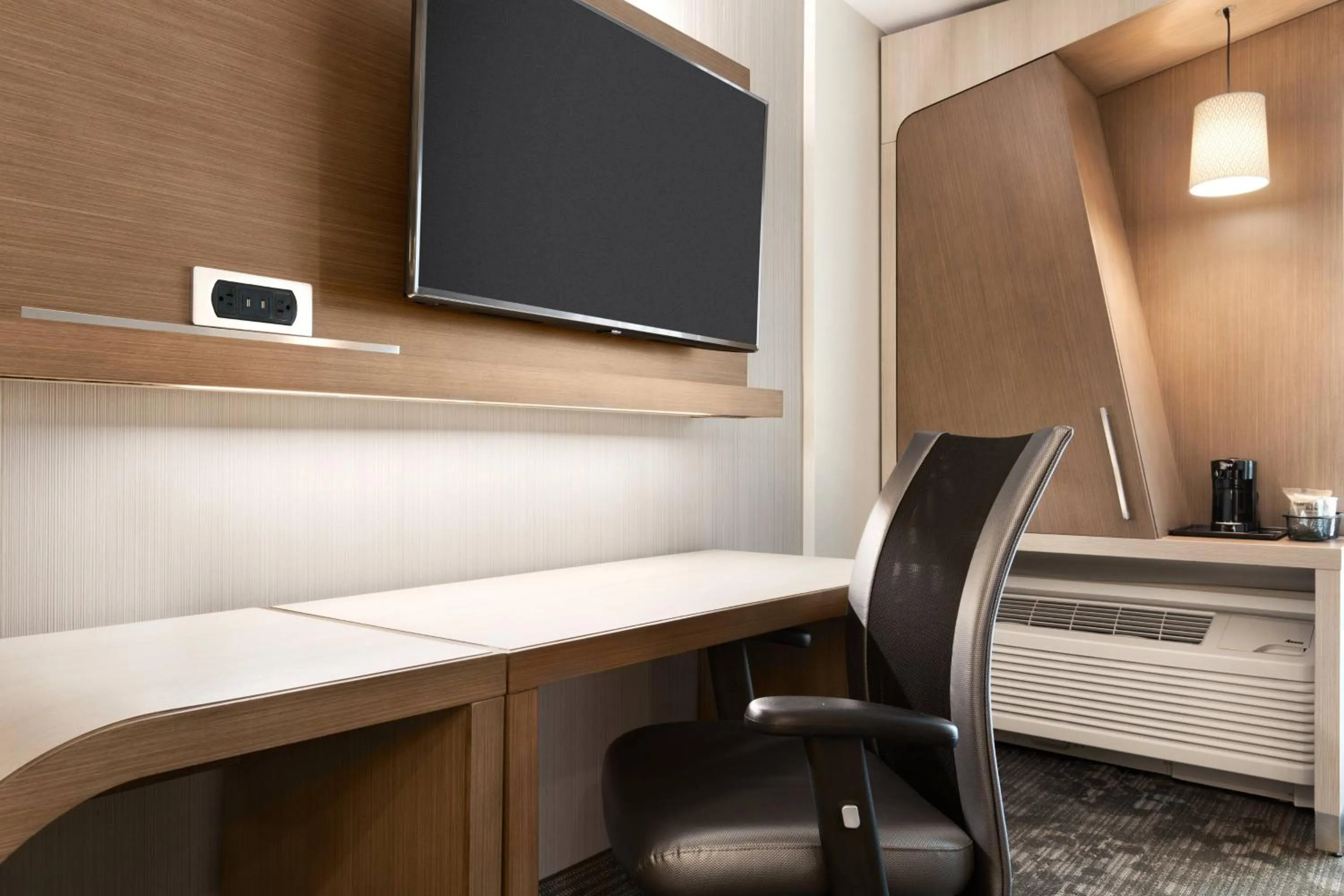 Photo of the whole room in Courtyard by Marriott St Paul Woodbury