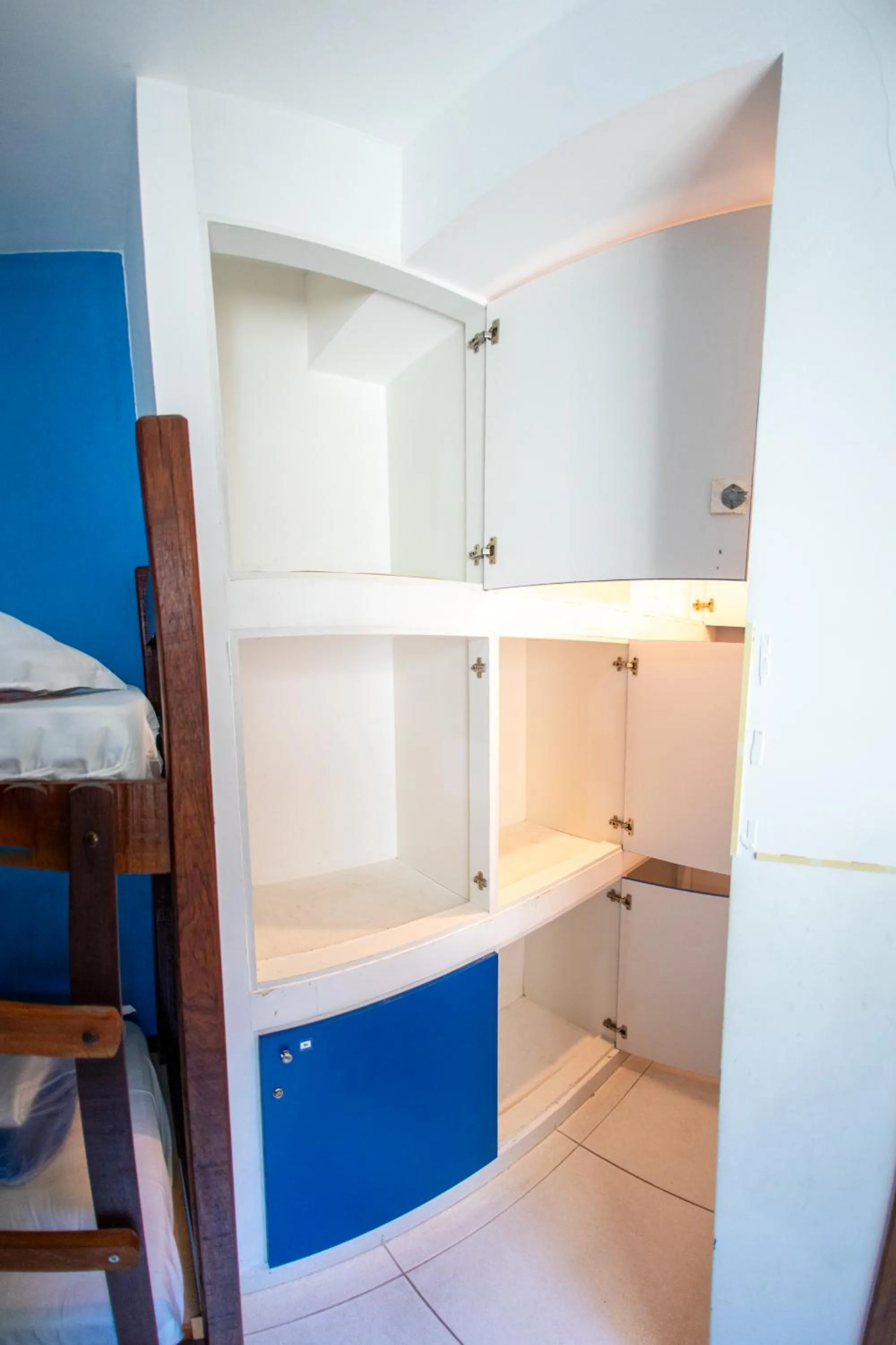 wardrobe in Xodó do Peró Suítes