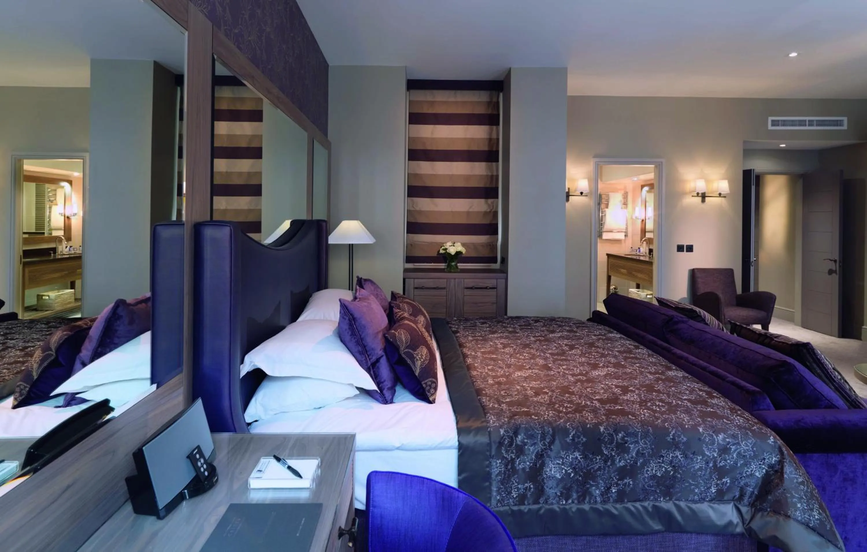 Bedroom, Bed in Macdonald Windsor