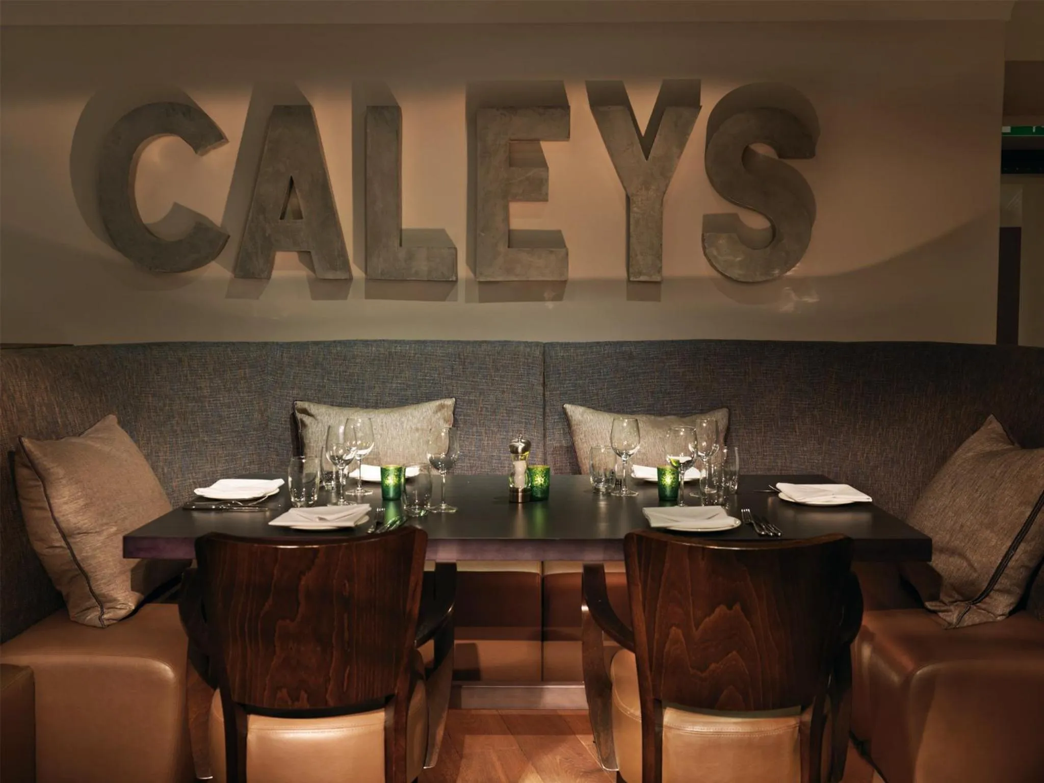 Restaurant/places to eat in Macdonald Windsor