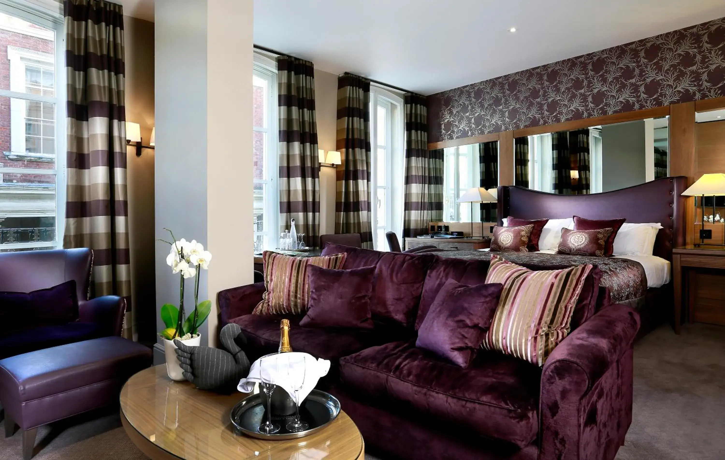 Deluxe Suite in Macdonald Windsor Deluxe Suite in Macdonald Windsor