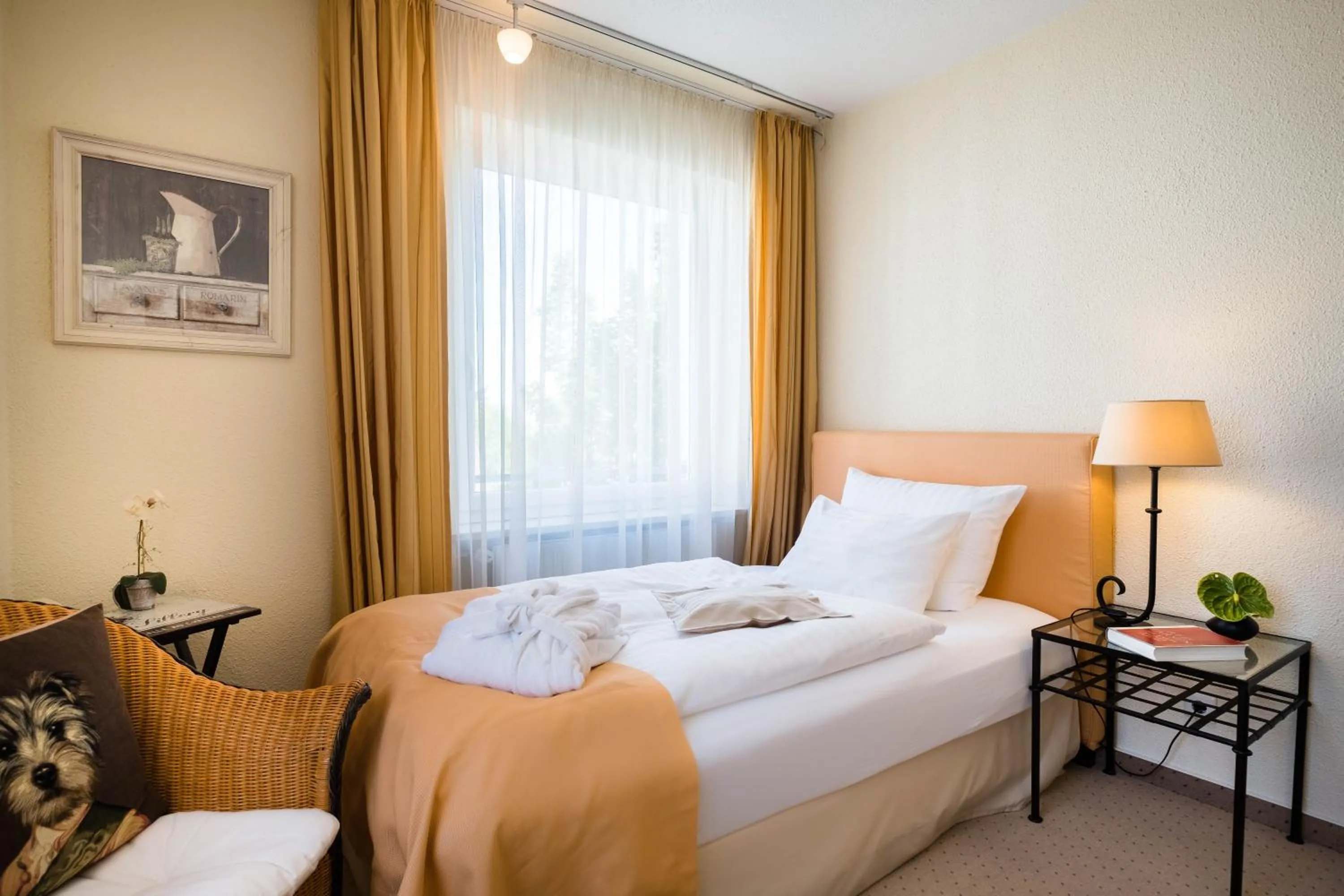 Photo of the whole room, Bed in Hotel zur Mühle