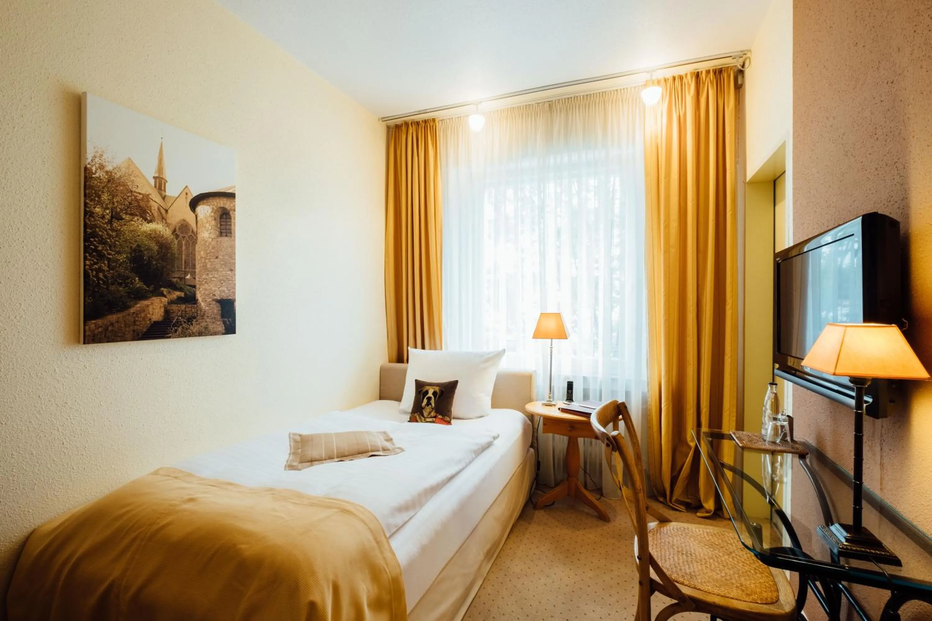 Photo of the whole room, Bed in Hotel zur Mühle