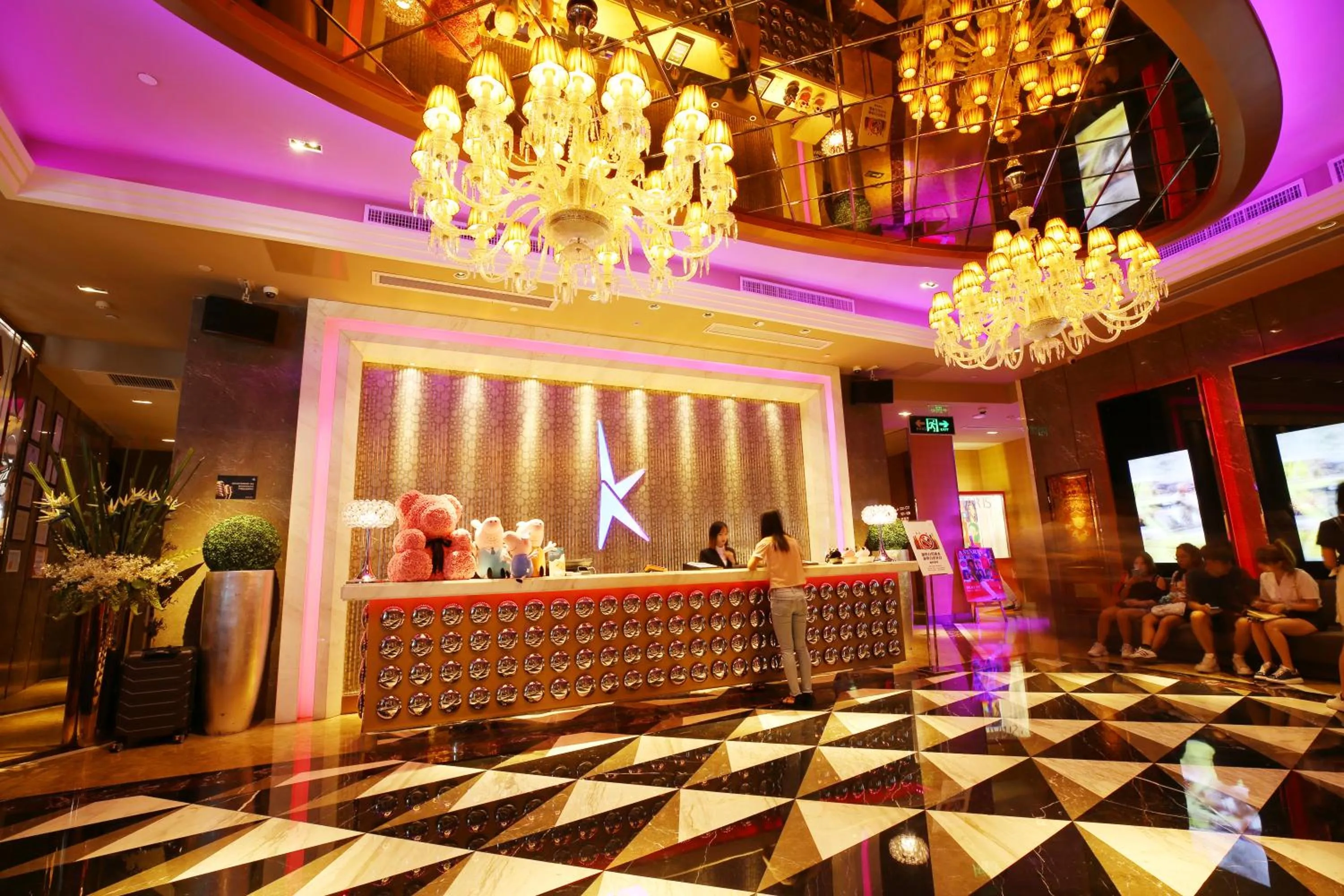 Restaurant/places to eat in Zhuhai Charming Holiday Hotel - 24hours stay