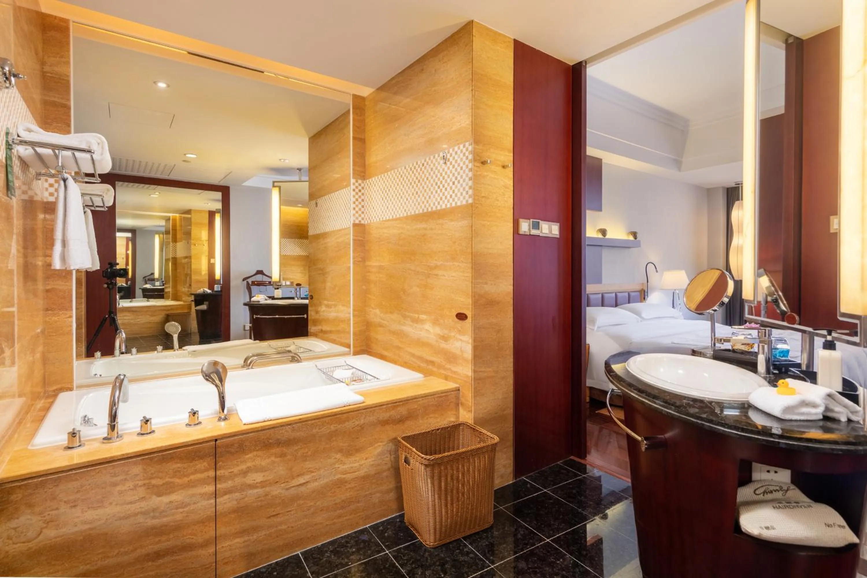 Zhuhai Charming Holiday Hotel - 24hours stay