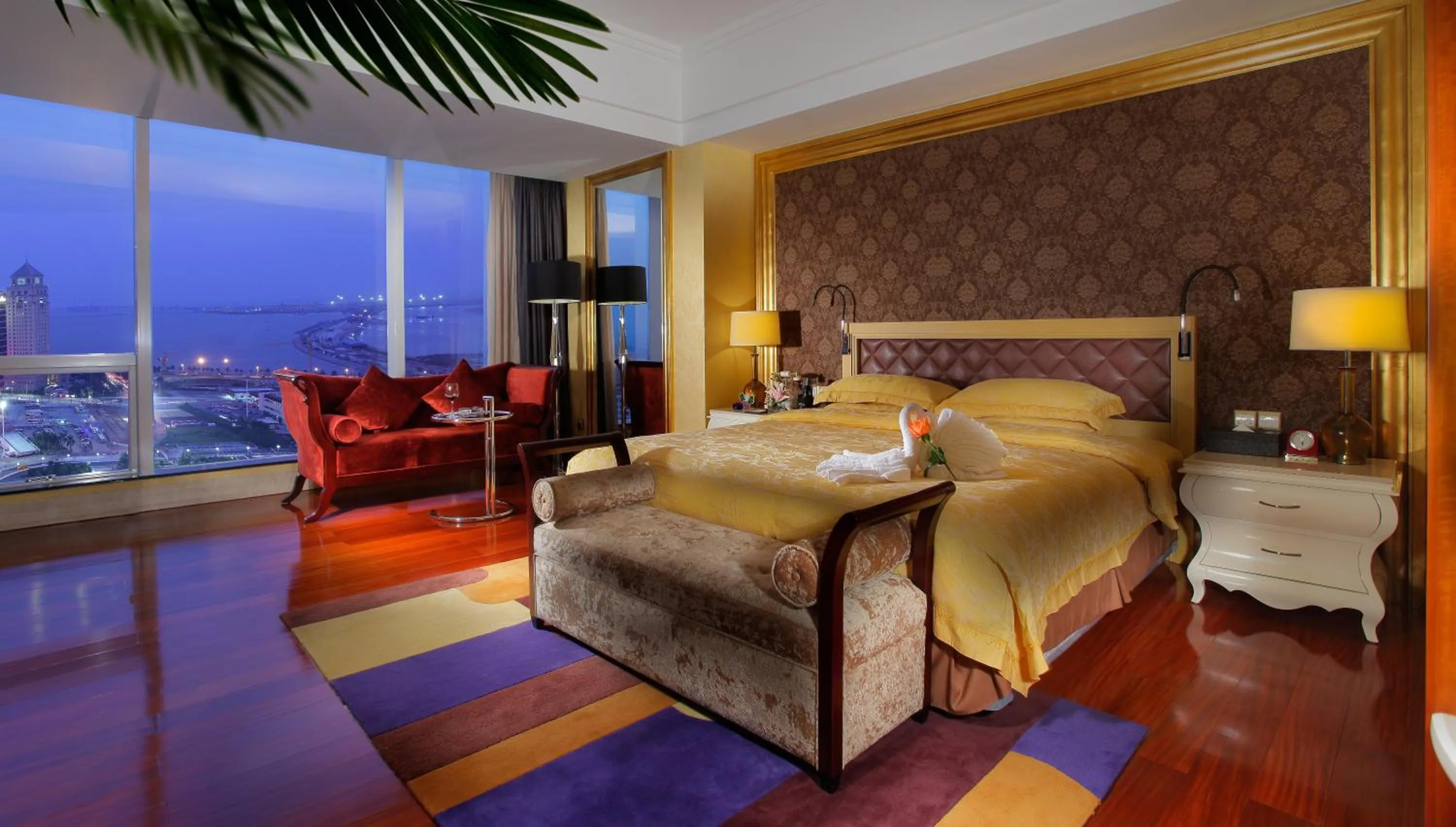Bed in Zhuhai Charming Holiday Hotel - 24hours stay