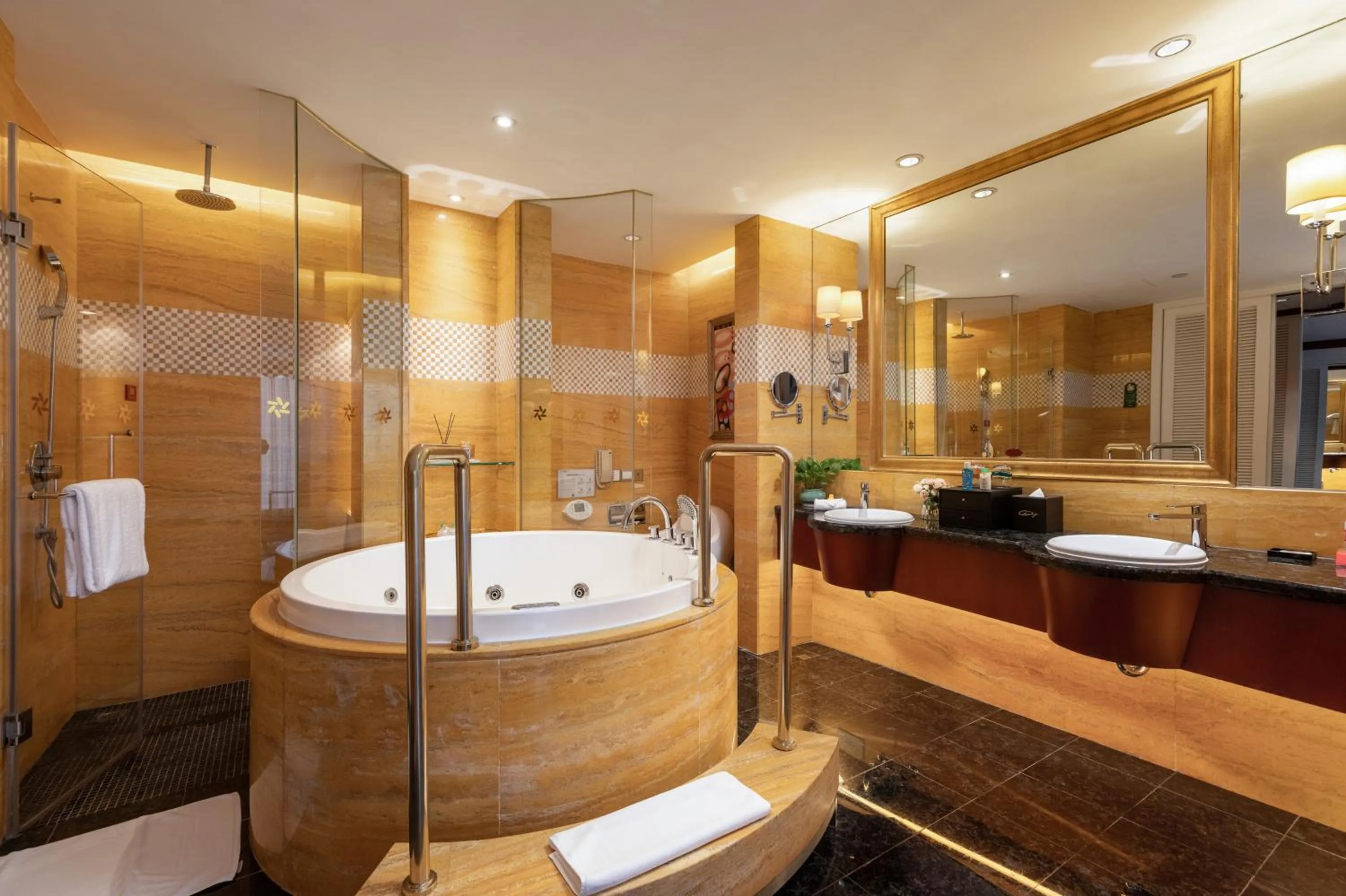 Zhuhai Charming Holiday Hotel - 24hours stay