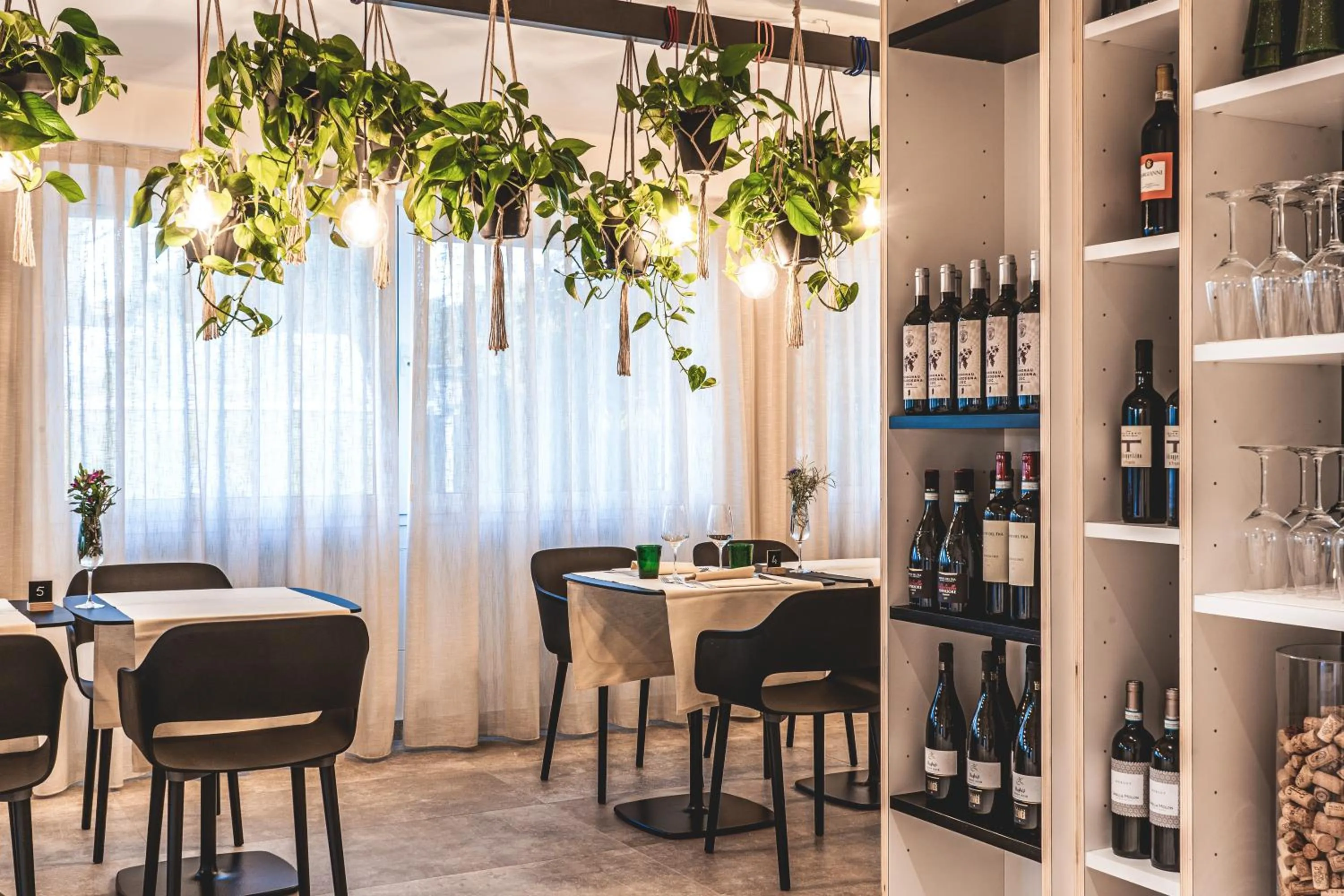 Restaurant/places to eat in The Green Park Hotel WellnessSpa & Restaurant