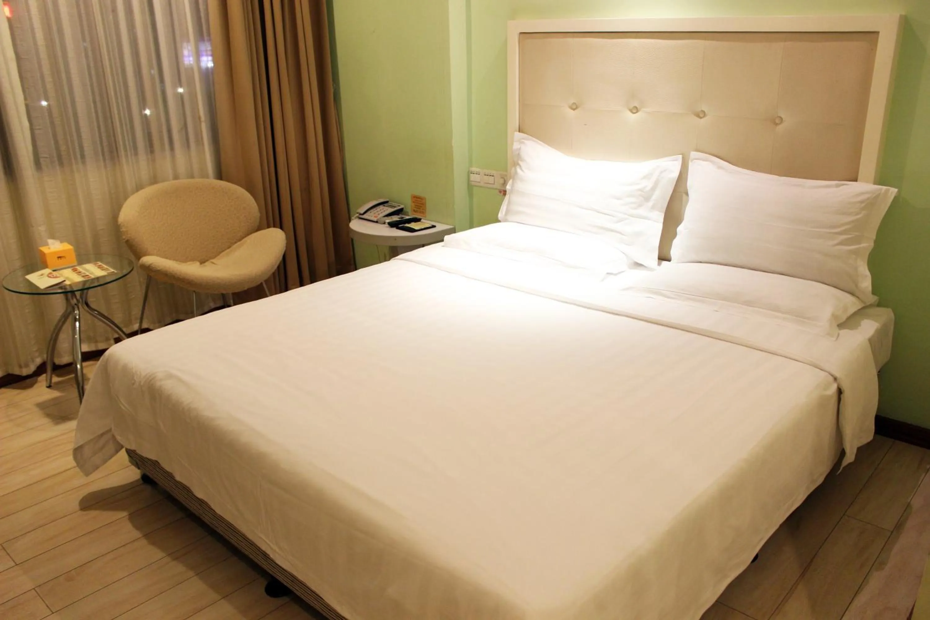 Bed in Shenzhen Green Oasis Hotel, Baoan
