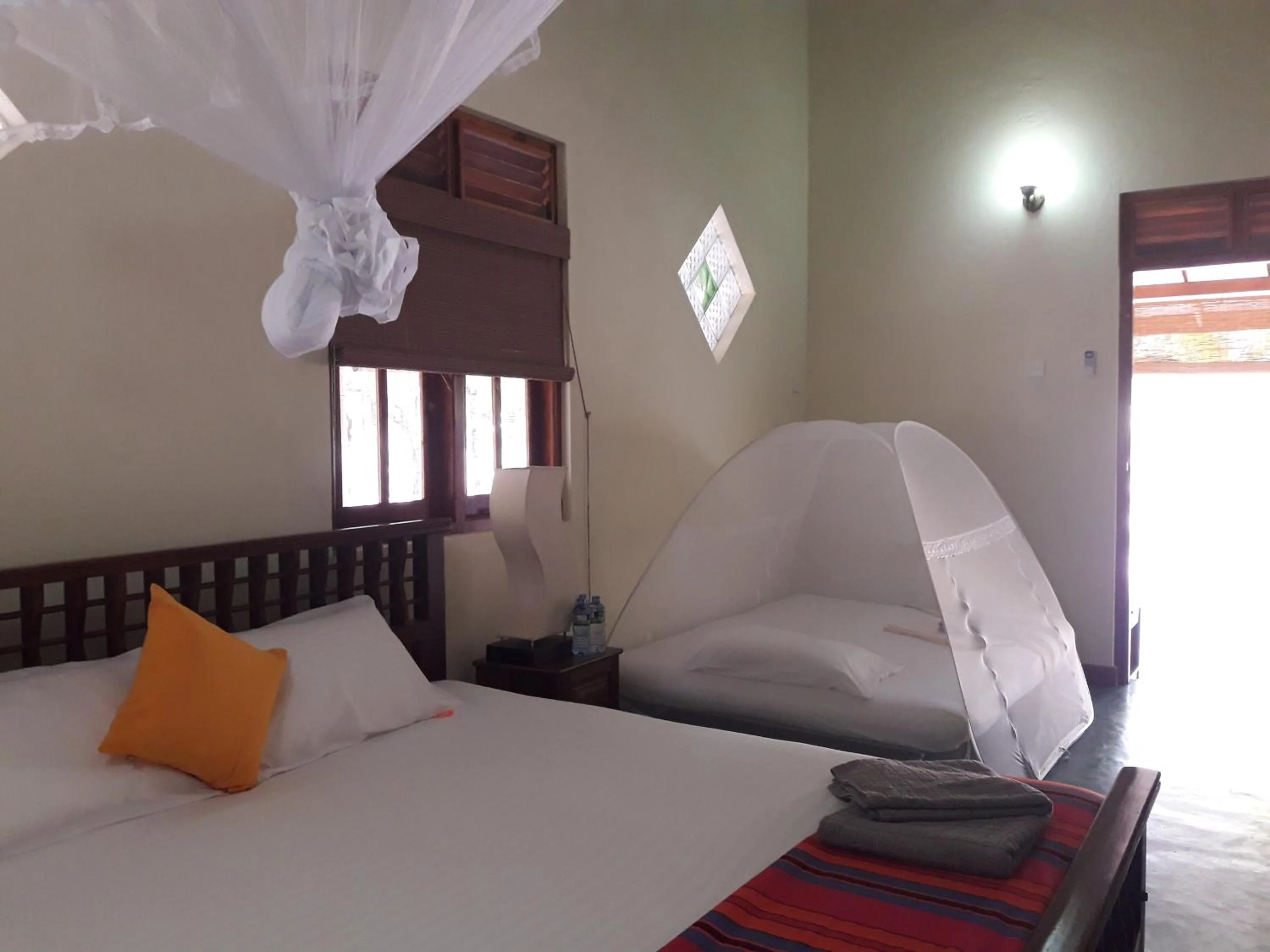 Villa 1 - single occupancy - Palm A/C Room in Majestic Beach Retreat