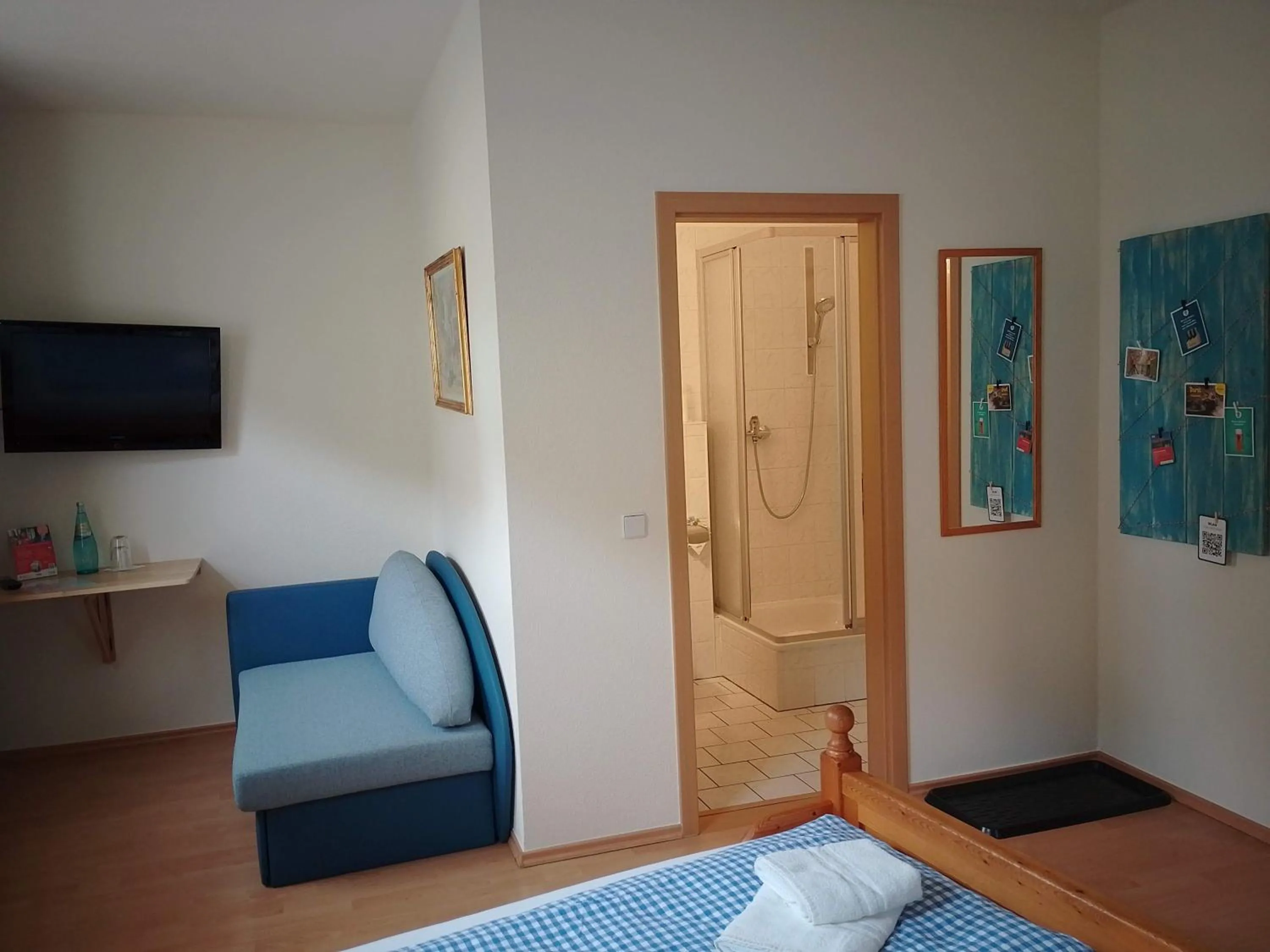 Photo of the whole room, Bed in Bed and Breakfast Wehlen