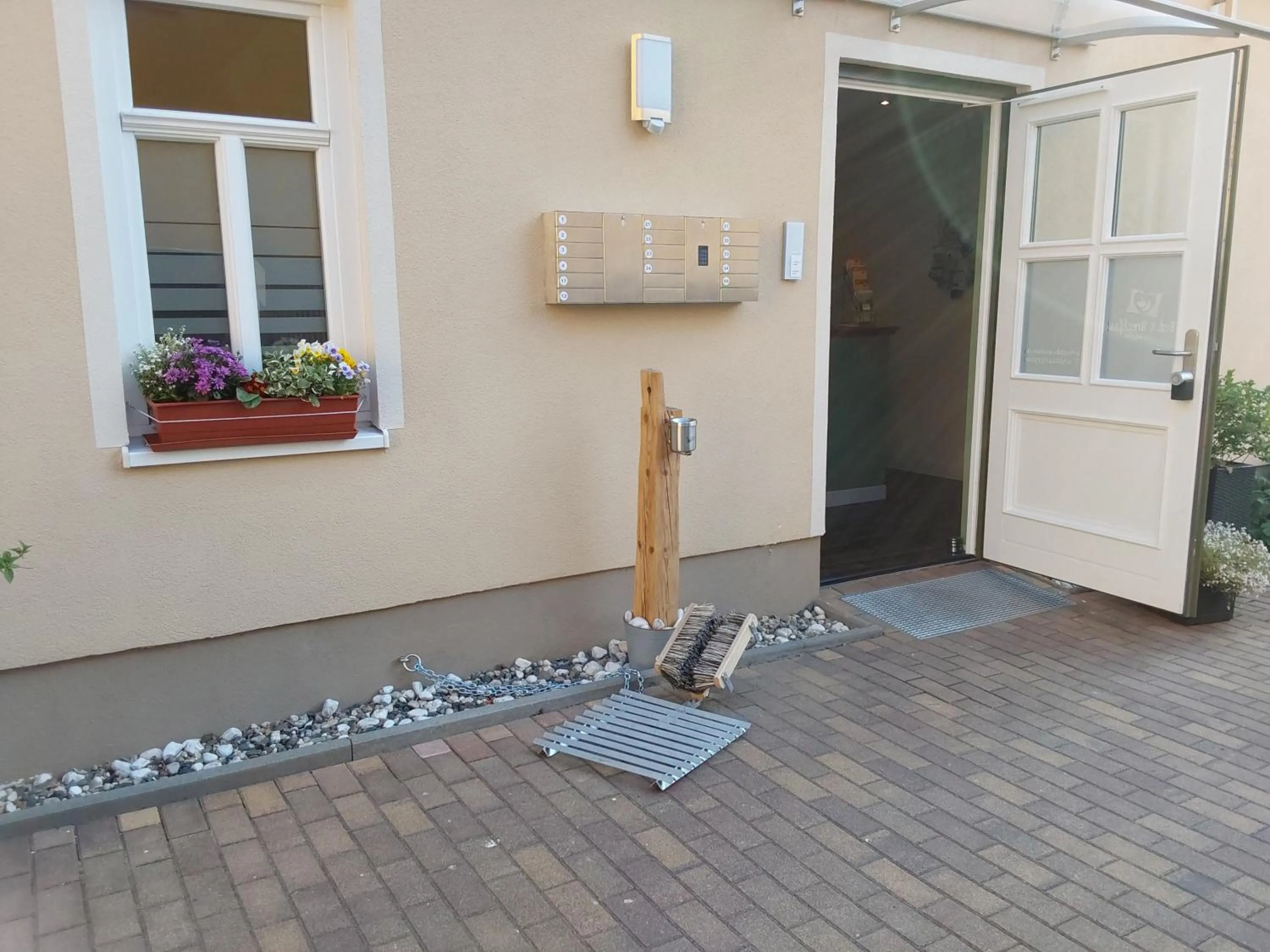Property building in Bed and Breakfast Wehlen