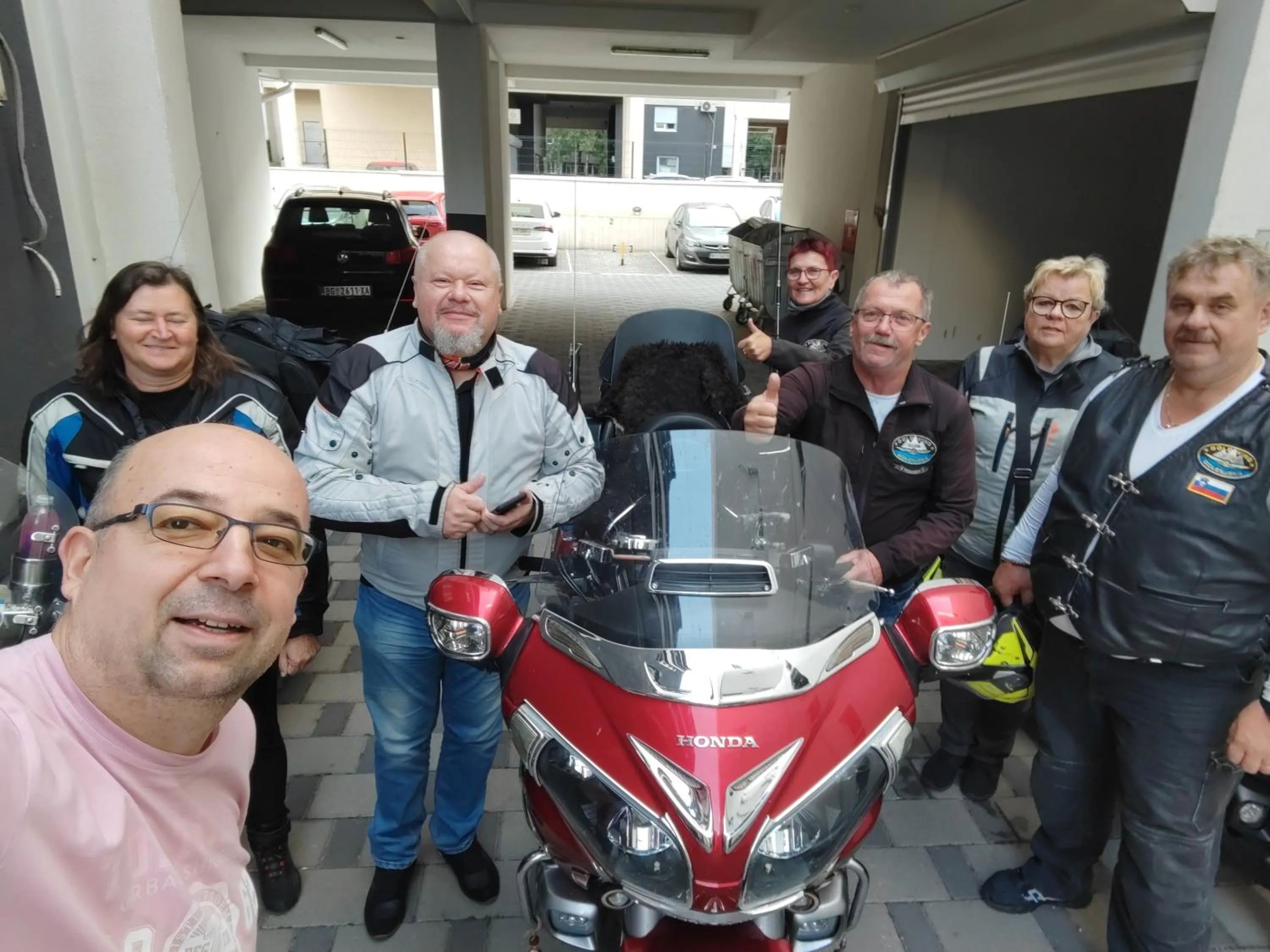 People in Bed and Breakfast Majesty