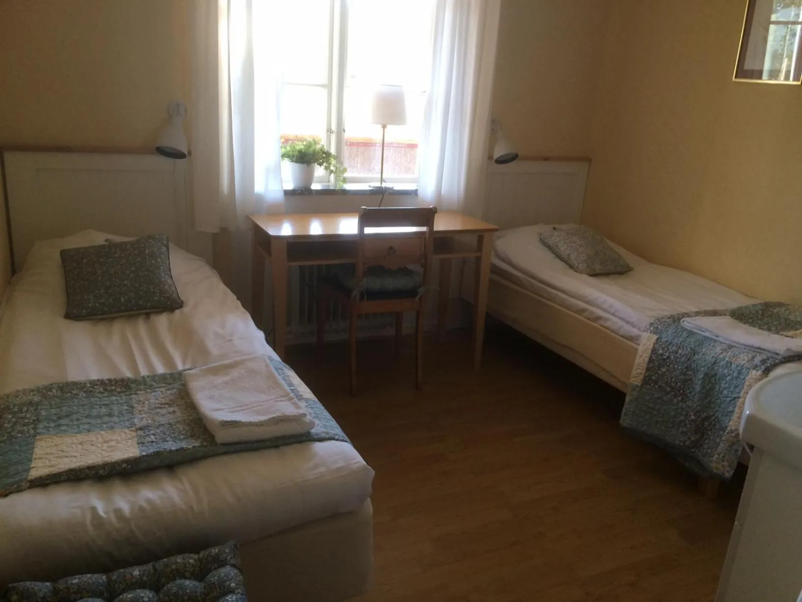 Bed in Hotell Paradis