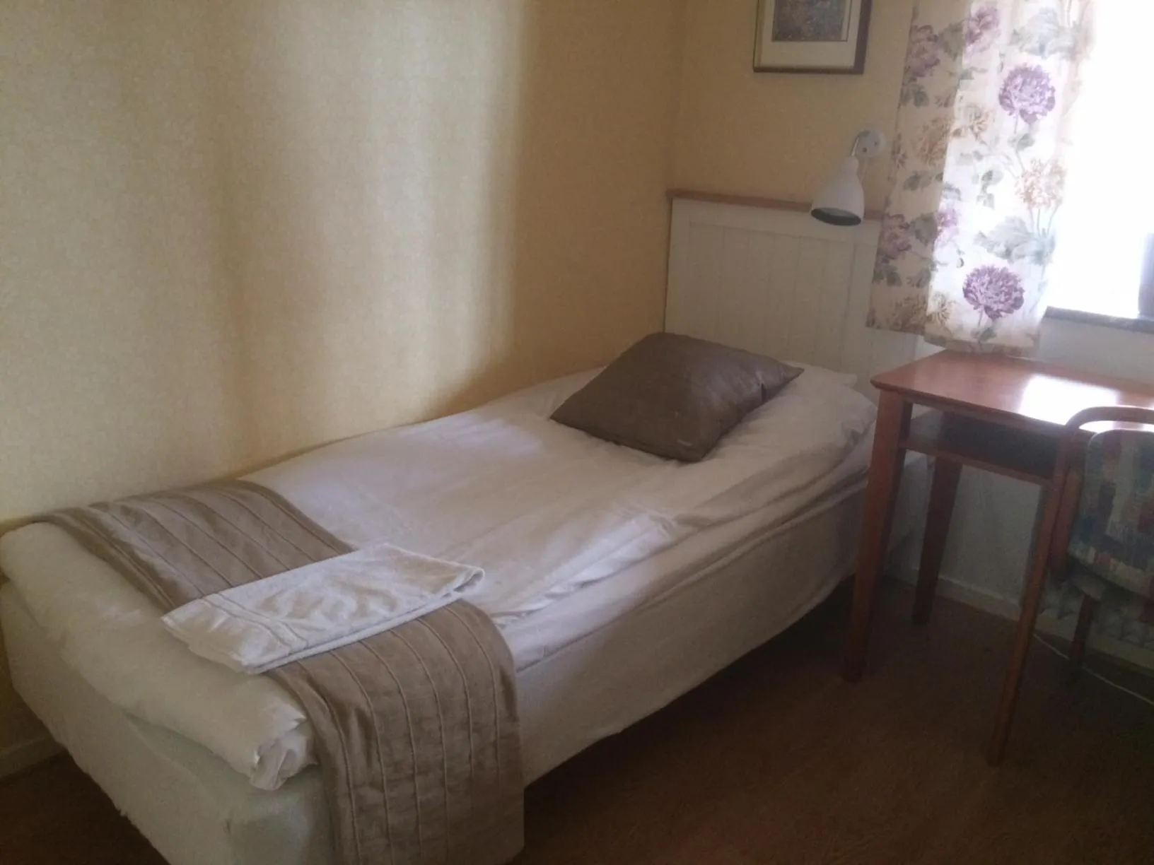 Bed in Hotell Paradis