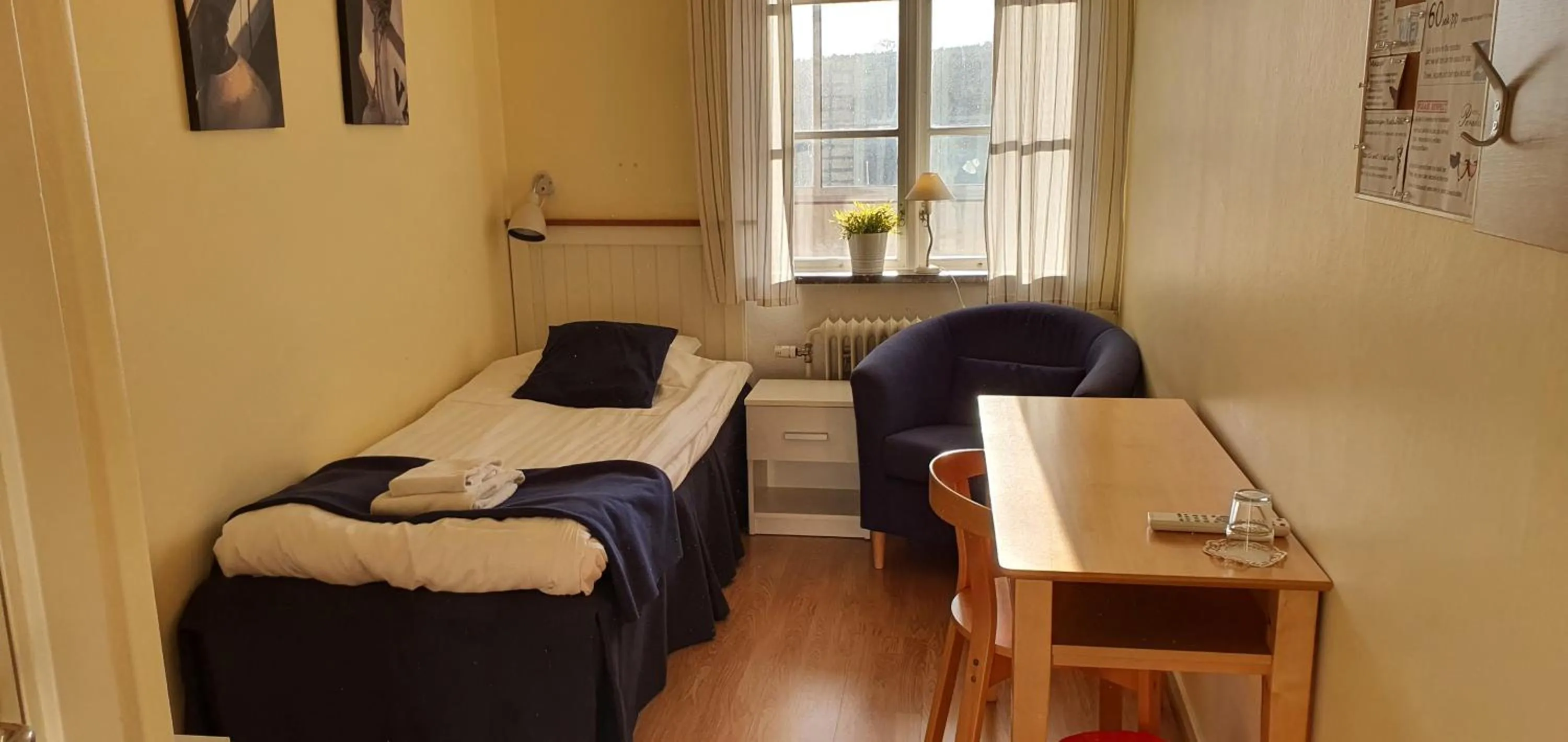 Bed in Hotell Paradis