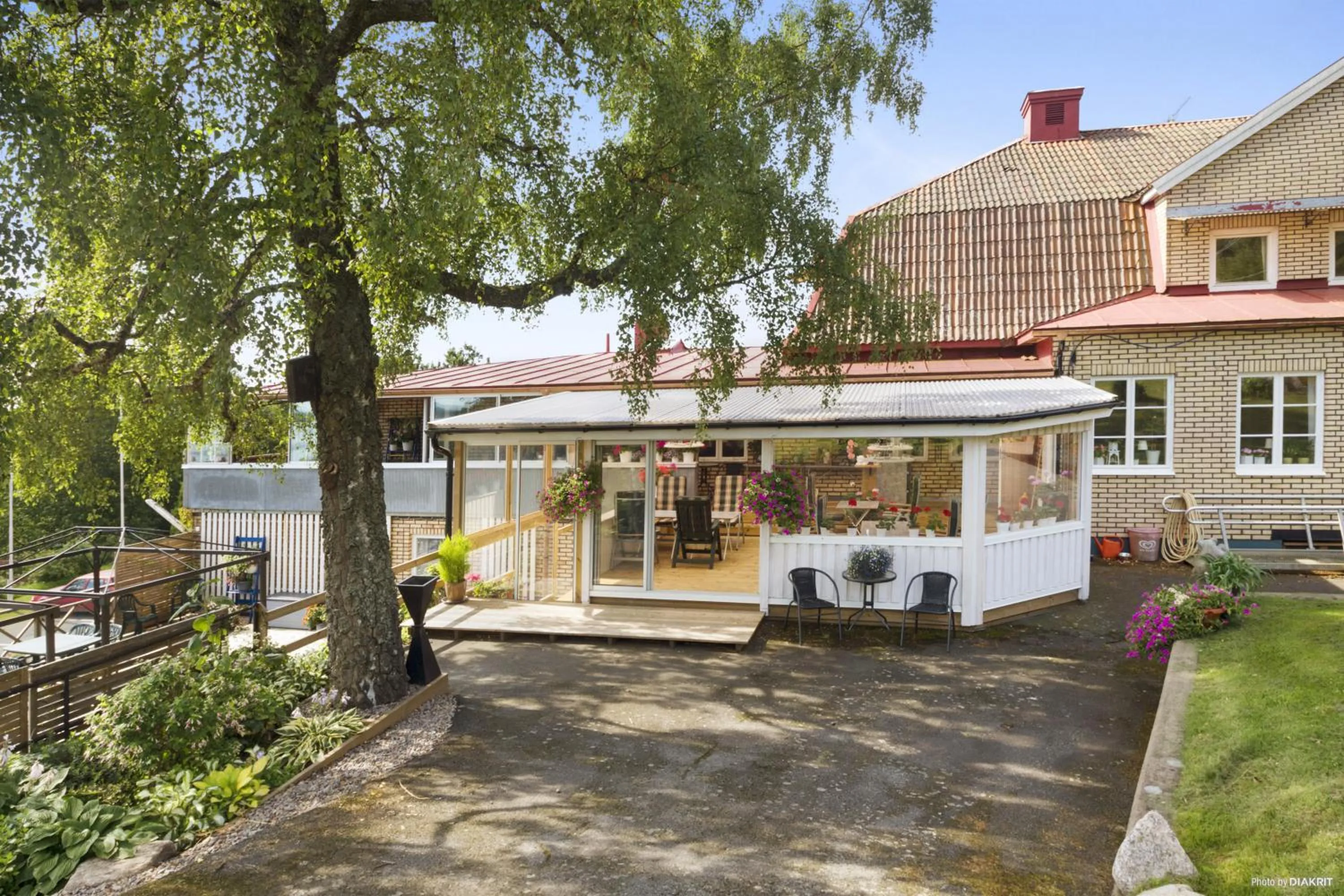 Property building in Hotell Paradis