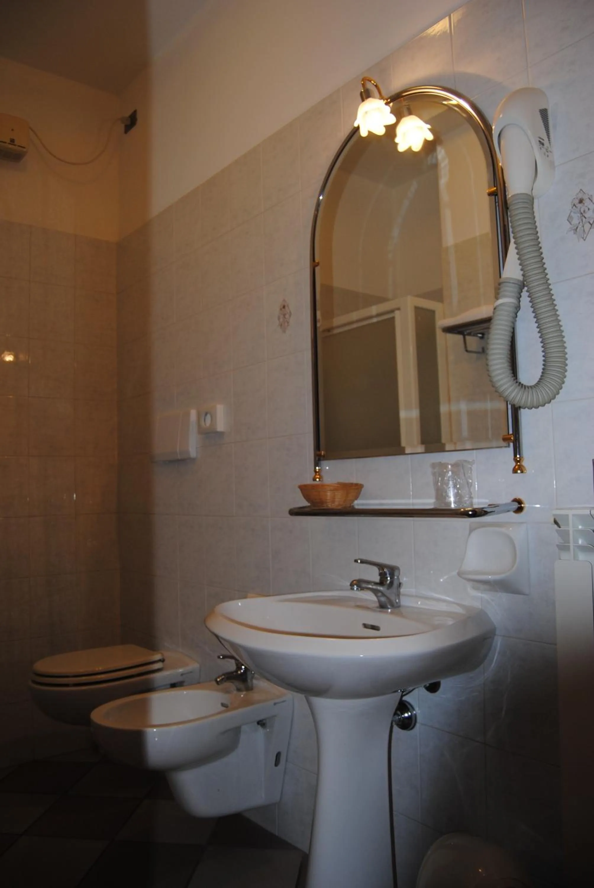 Toilet in Hotel La Fenice