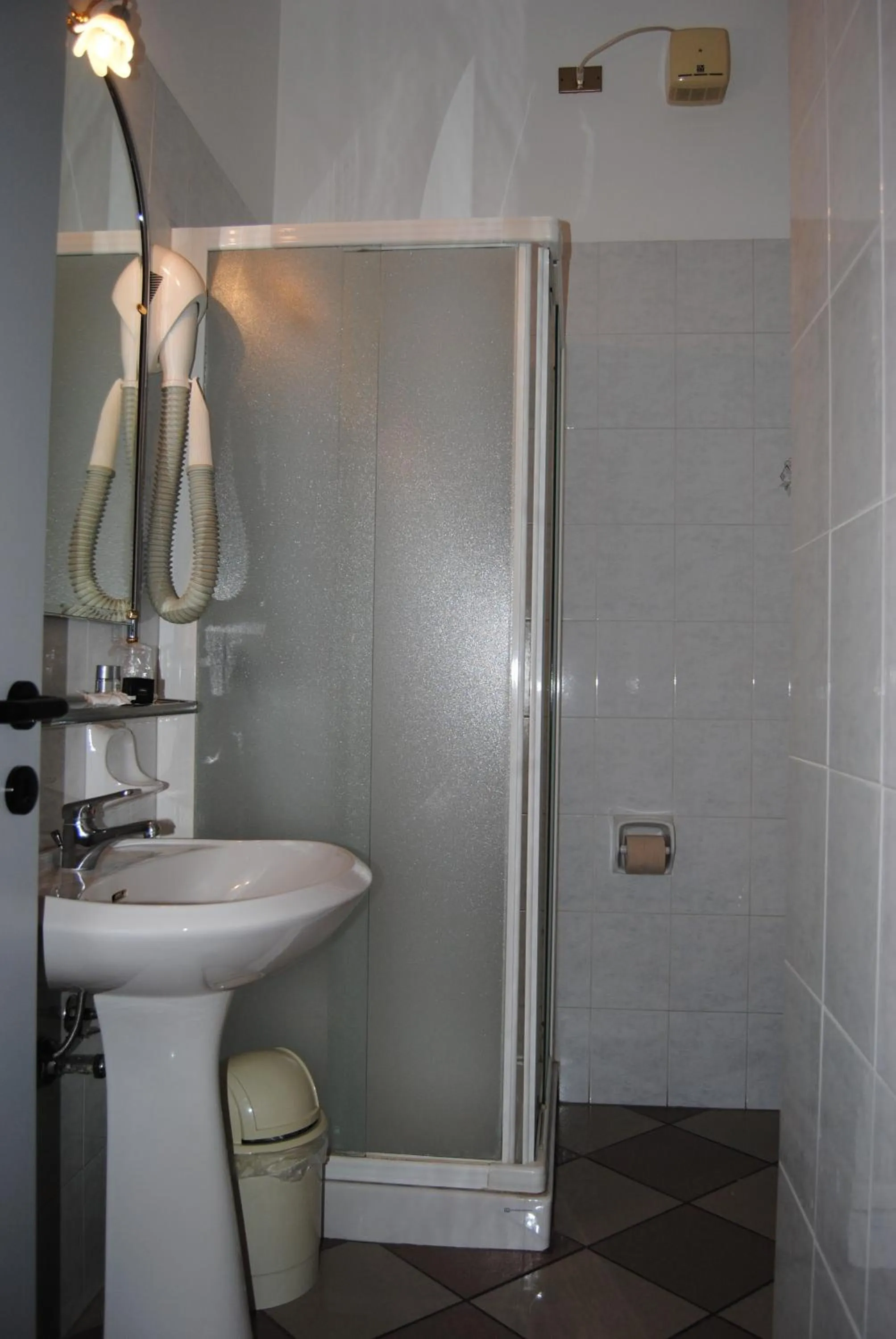 Shower in Hotel La Fenice