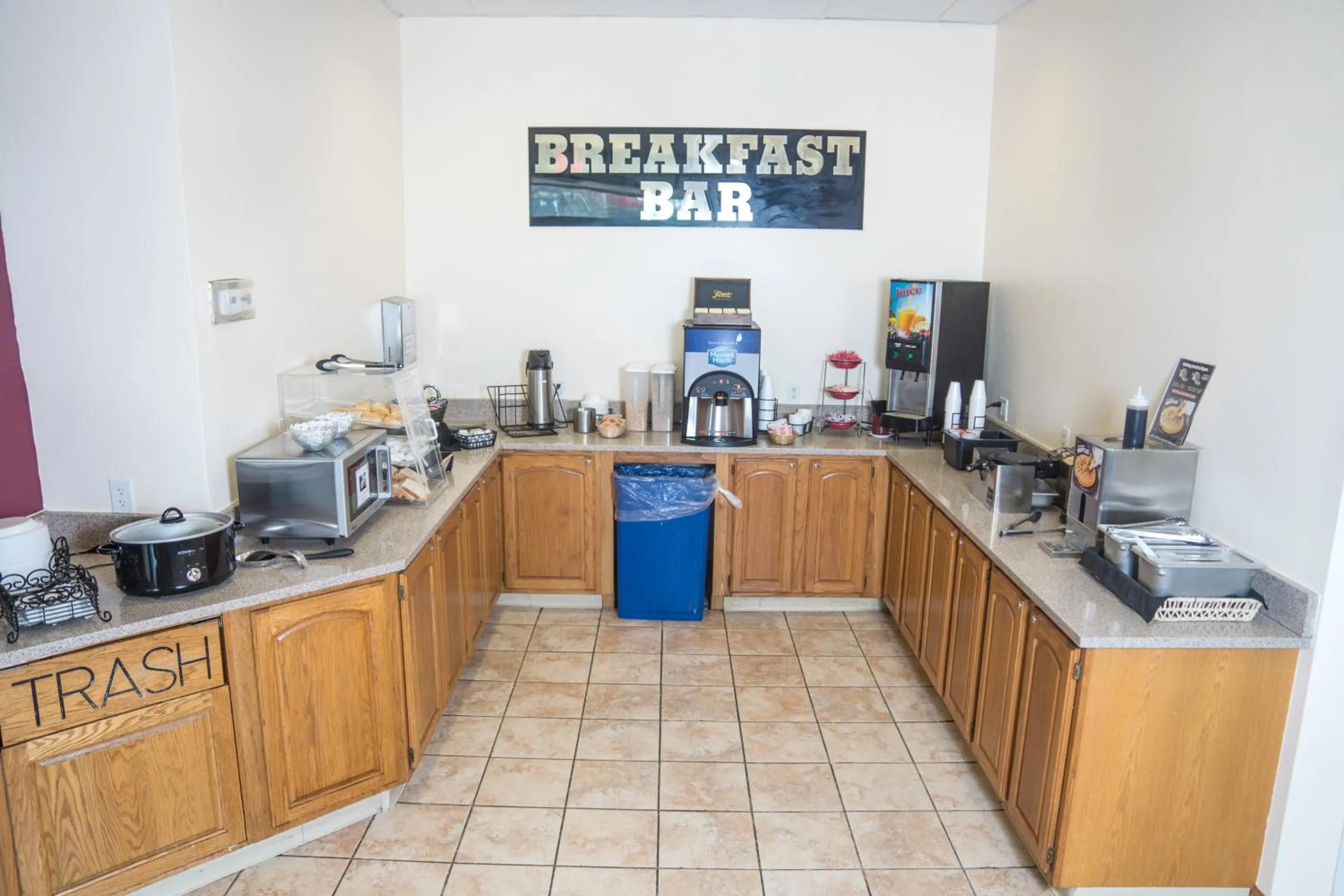 Continental breakfast in Americas Best Value Inn St. Louis / South