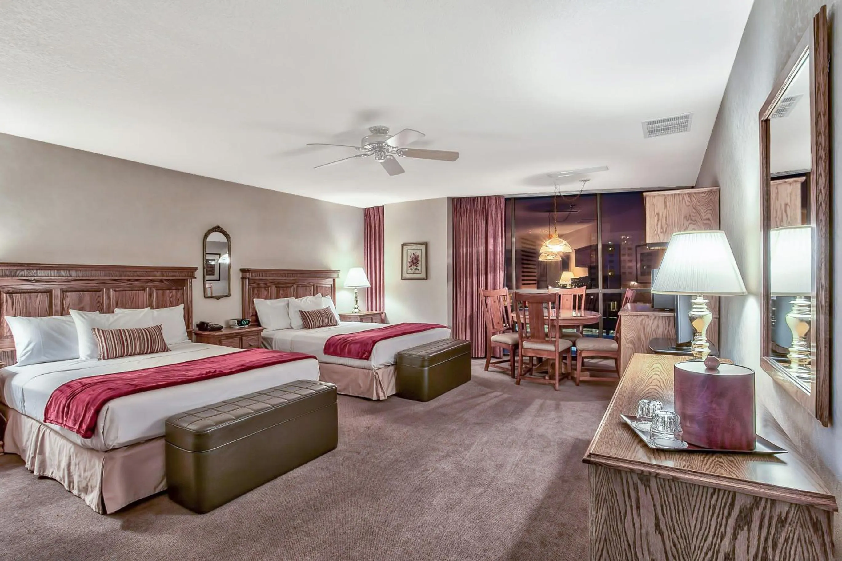 Photo of the whole room, Bed in Plaza Resort Club Reno