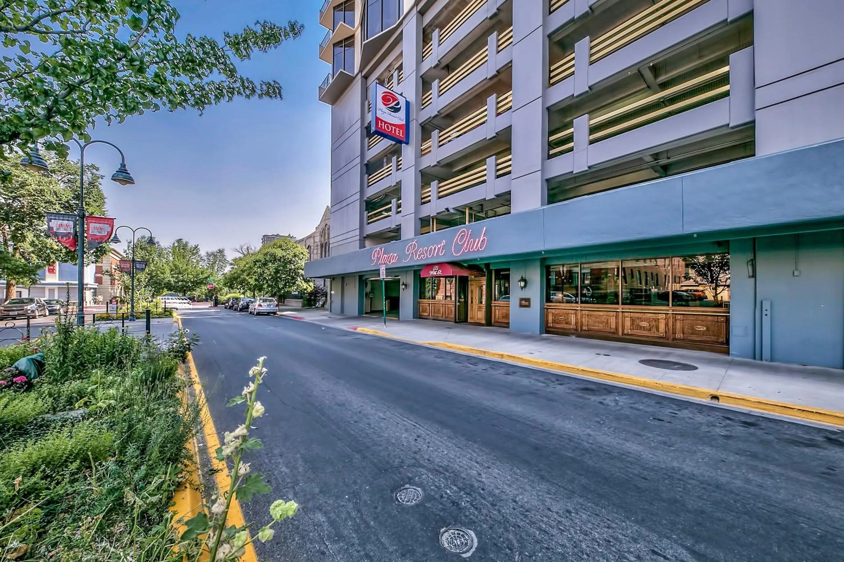 Facade/entrance in Plaza Resort Club Reno