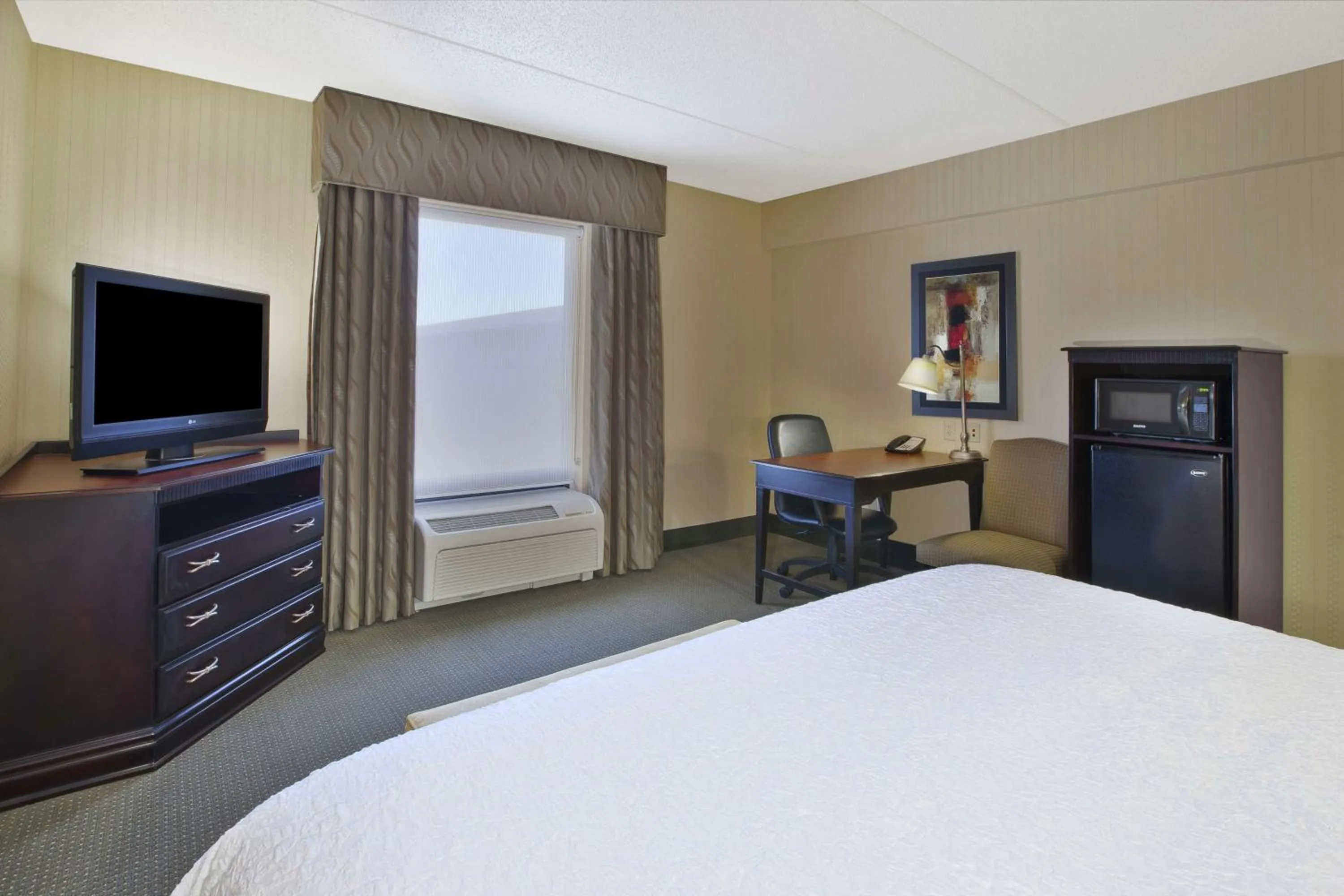 Bedroom, Bed in Hampton Inn & Suites Plattsburgh