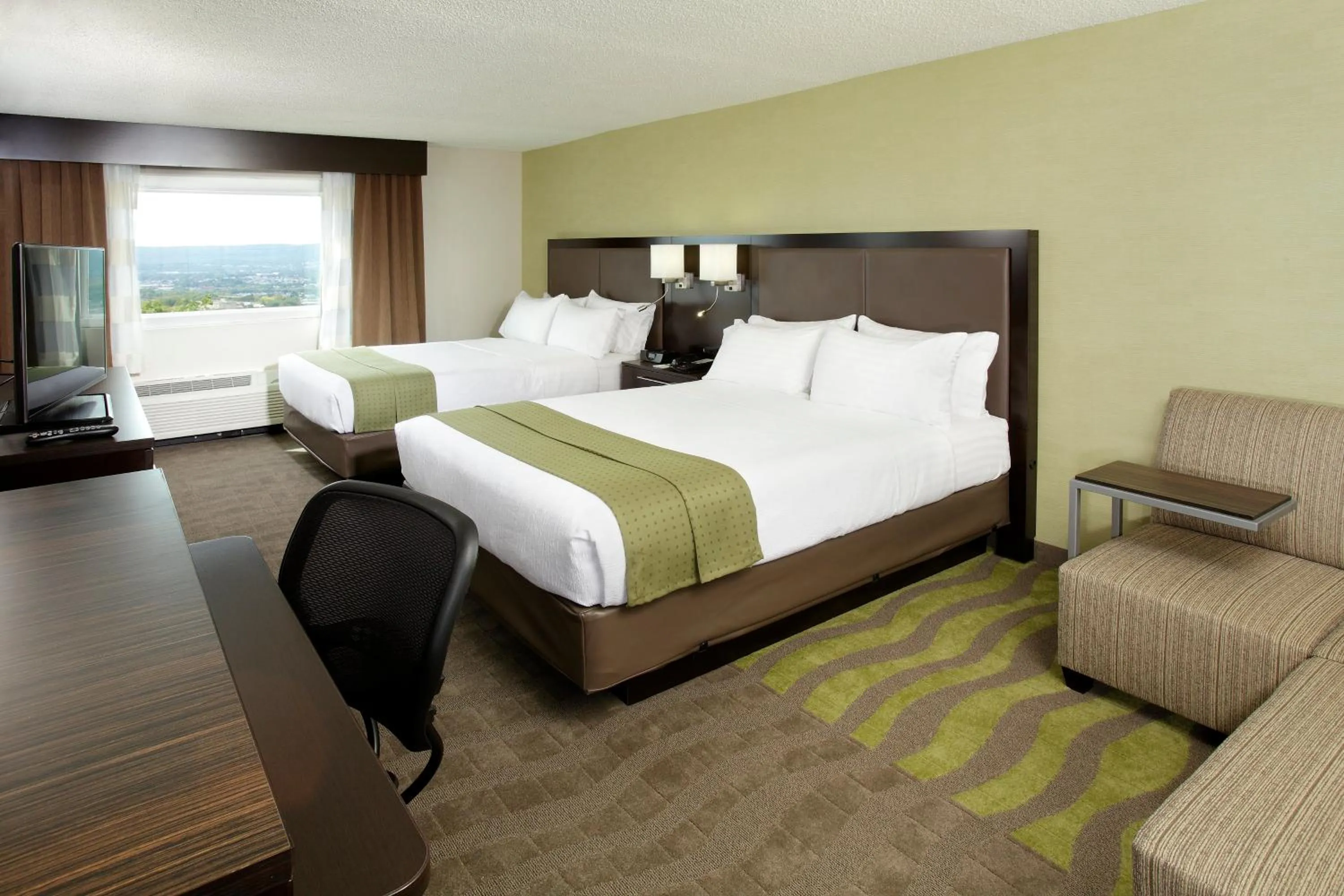 Photo of the whole room, Bed in Holiday Inn Wilkes Barre - East Mountain by IHG
