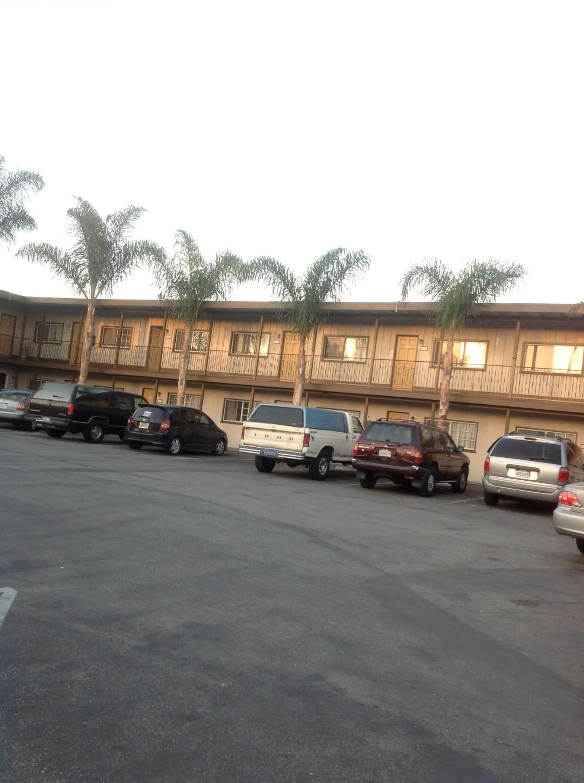 Facade/entrance in Bayshore Inn Ventura