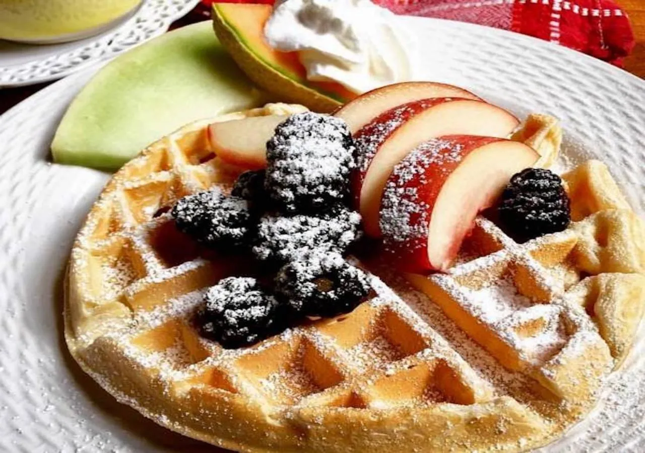 American breakfast in Christopher Dodge House