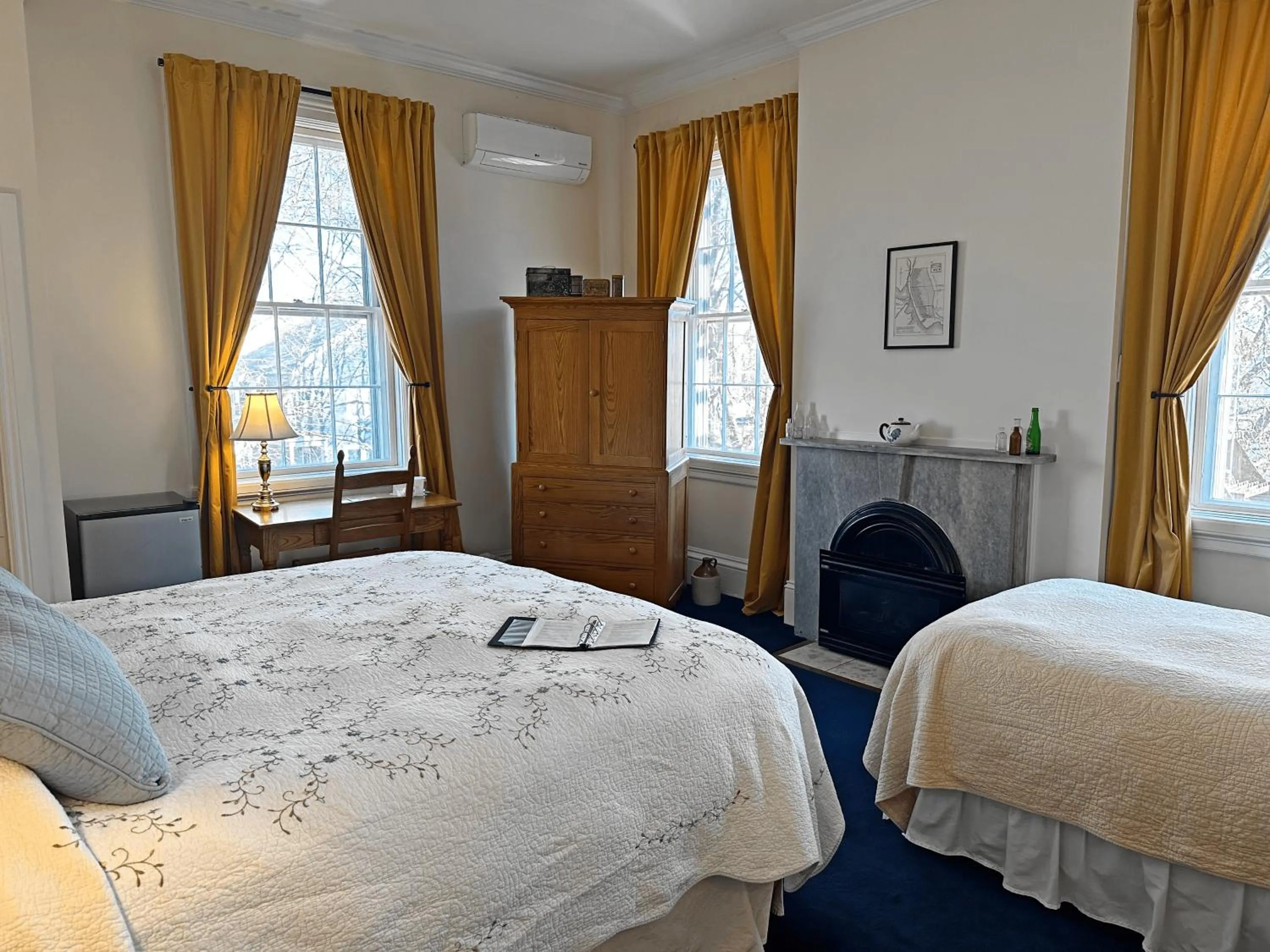 Bedroom, Bed in Christopher Dodge House
