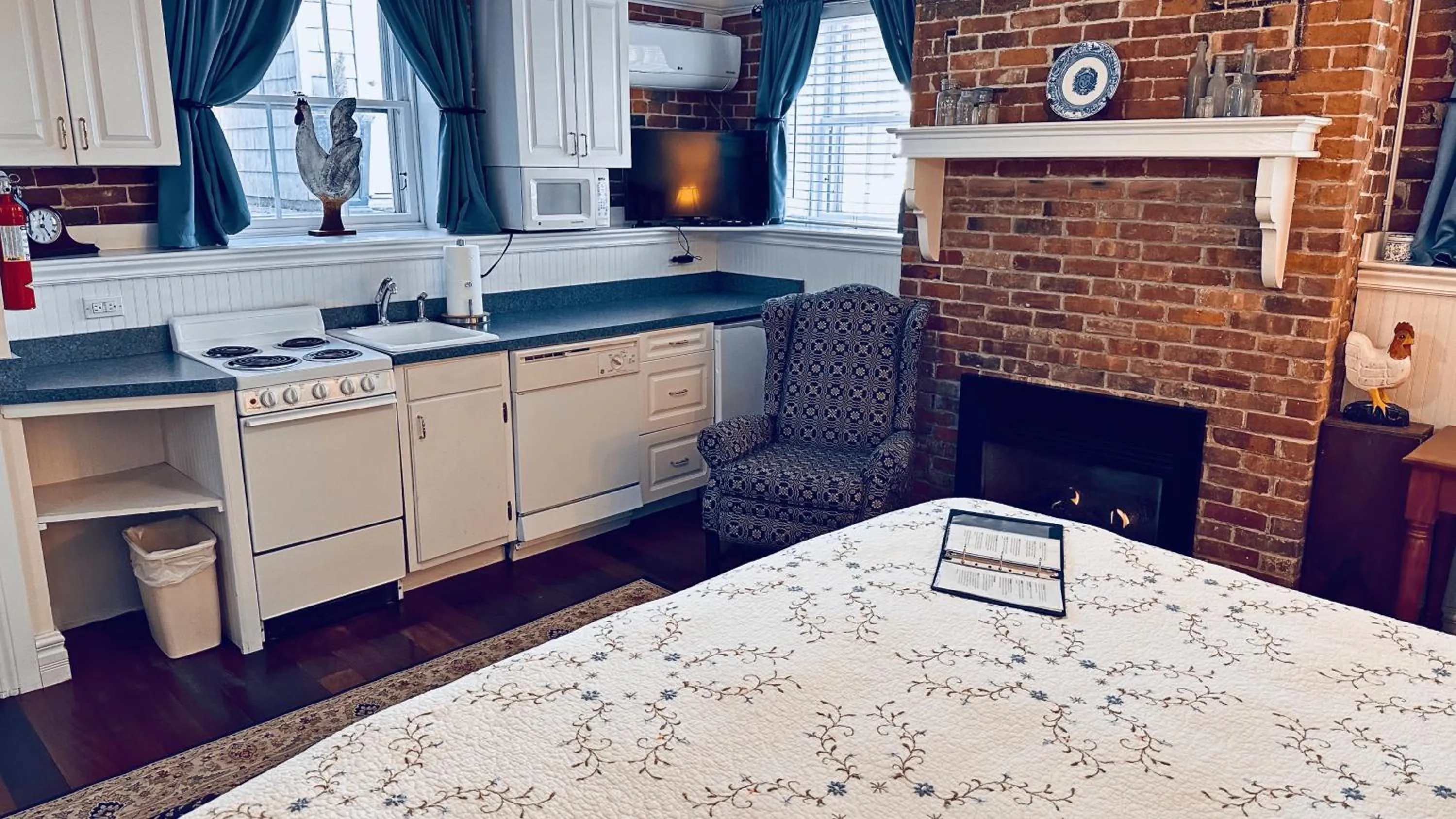 TV and multimedia, Bed in Christopher Dodge House