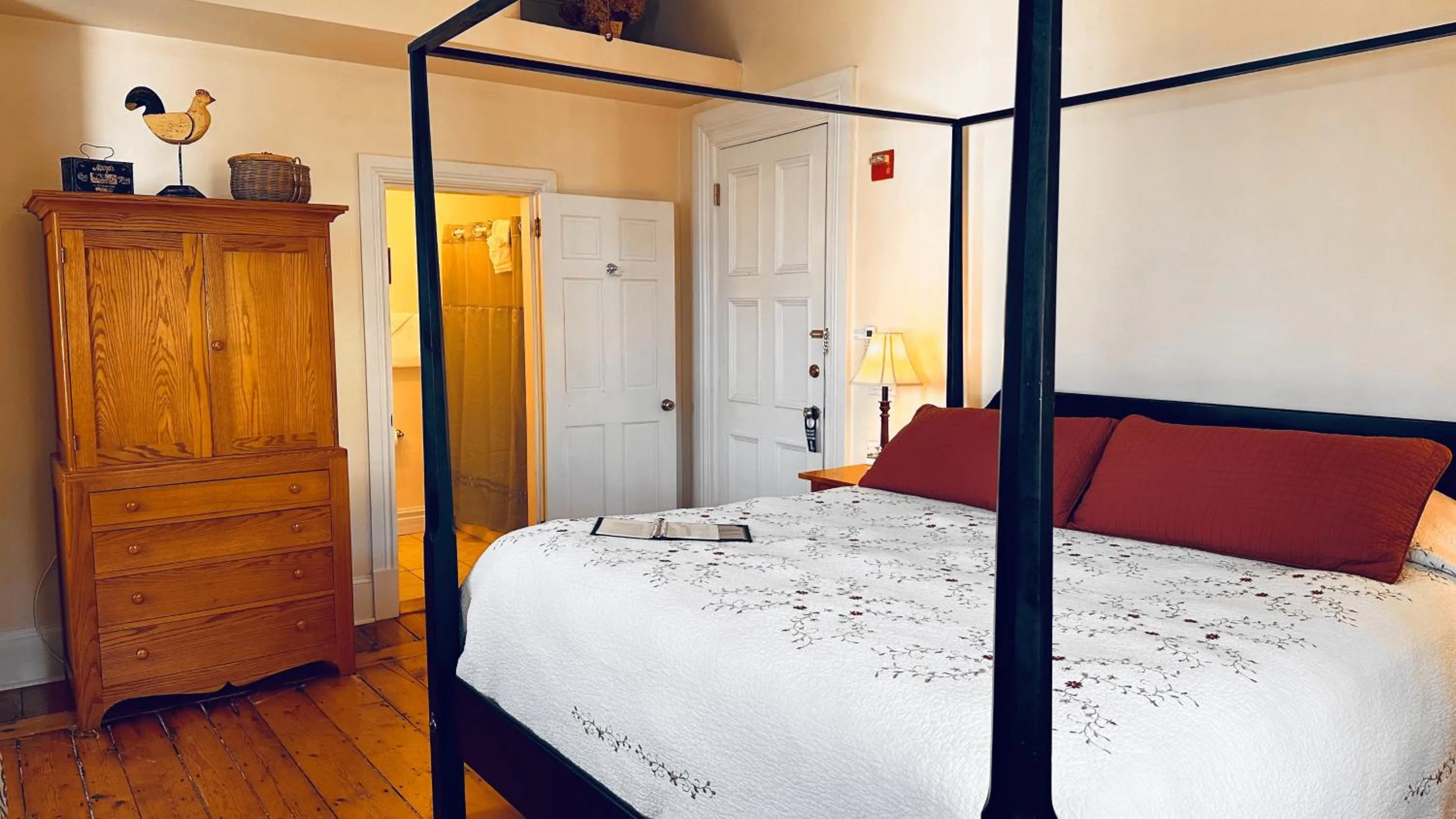 Bedroom, Bed in Christopher Dodge House